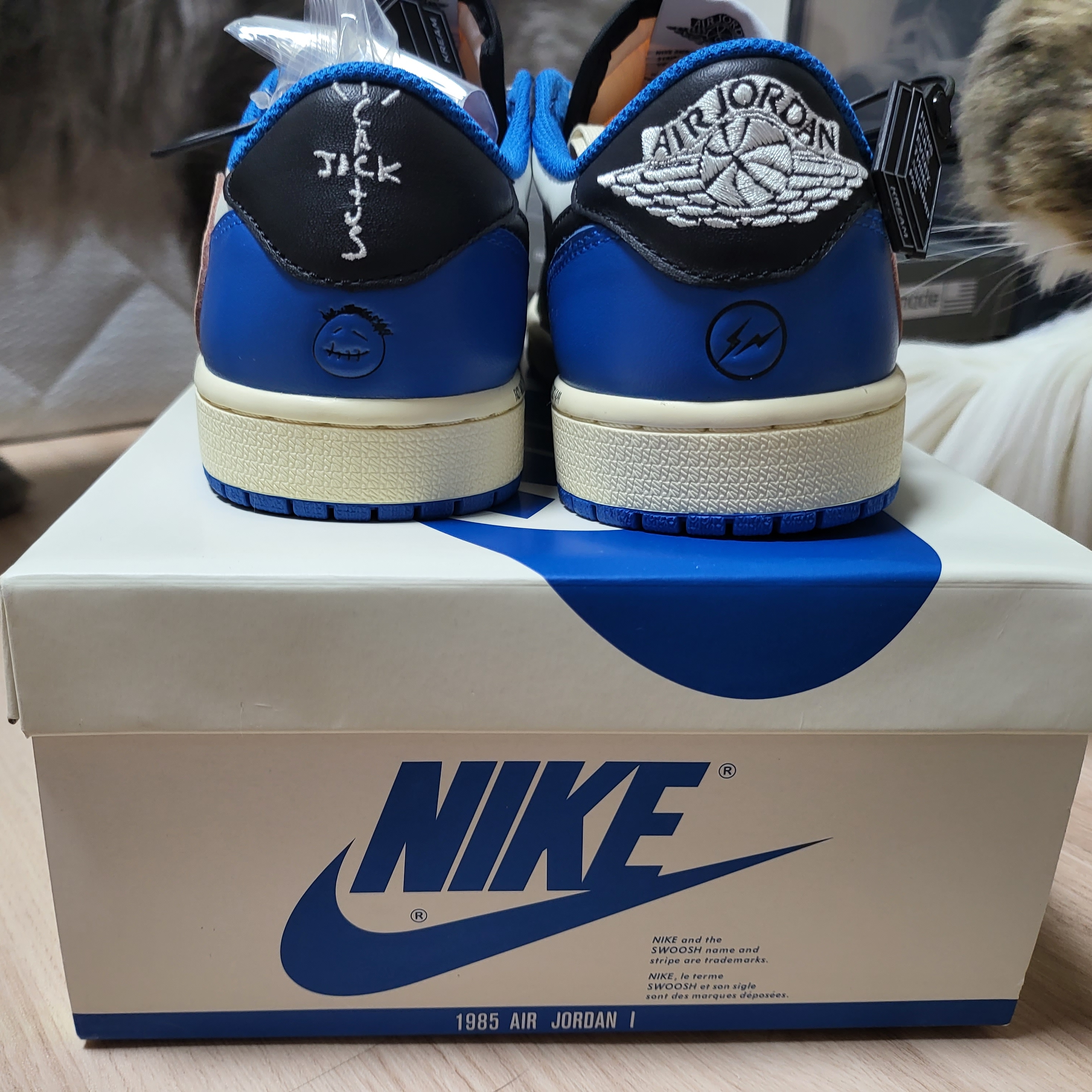 Jordan 1 x Travis Scott x Fragment Retro Low OG SP Military Blue 착용 스타일