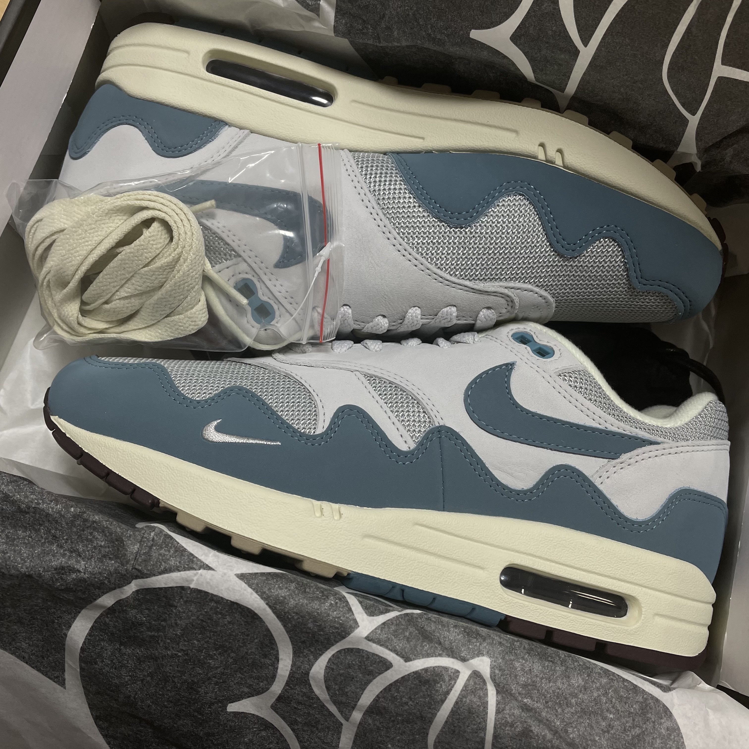 Nike x Patta Air Max 1 Noise Aqua 착용 스타일