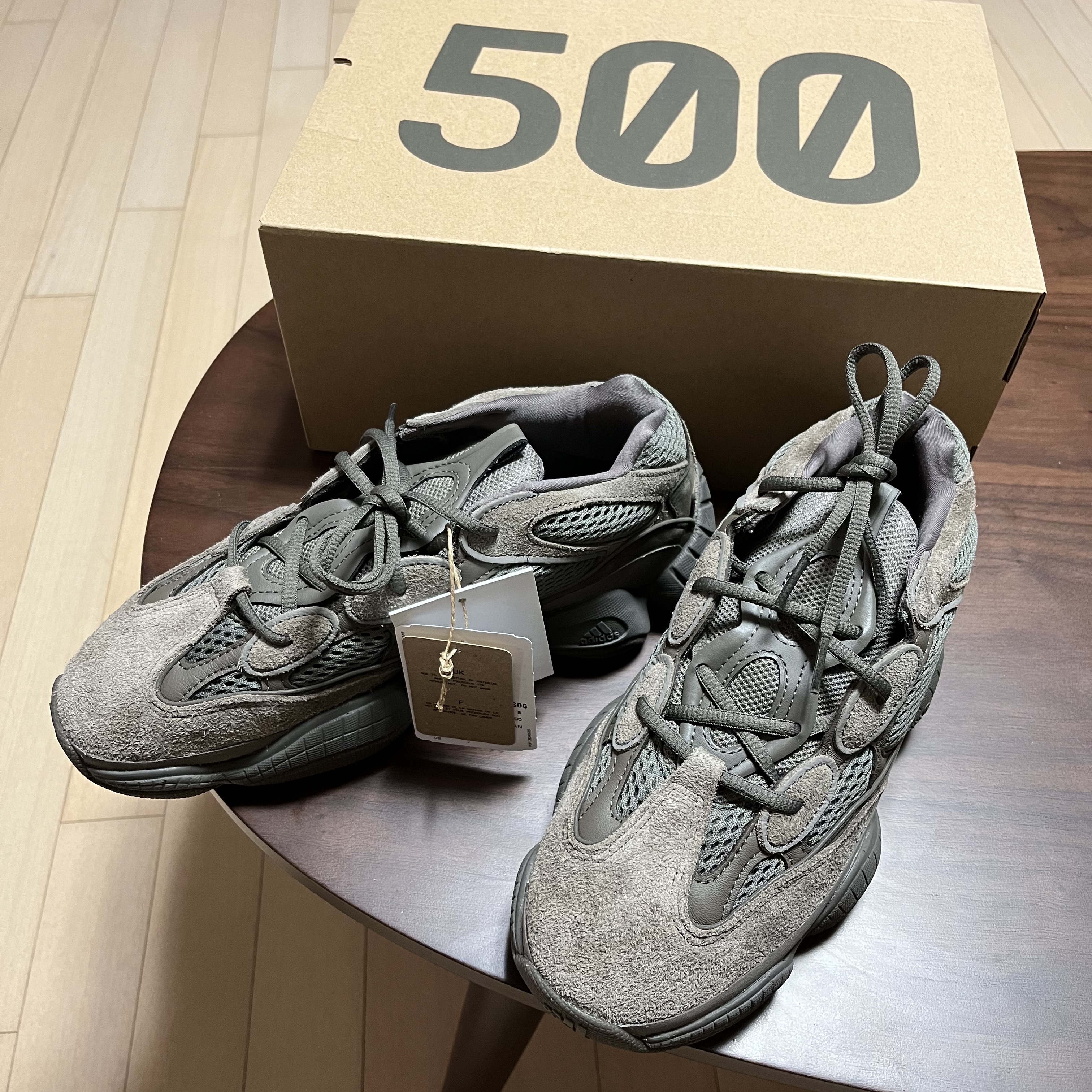 Adidas Yeezy 500 Clay Brown 착용 스타일