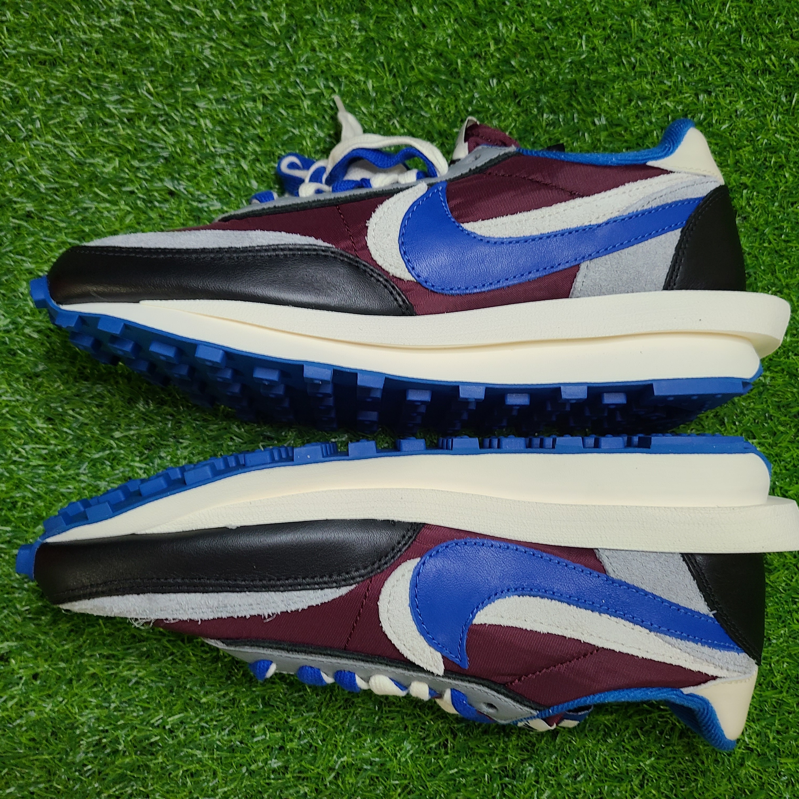 Nike x Sacai x Undercover LDWaffle Night Maroon Team Royal 착용 스타일 - 2