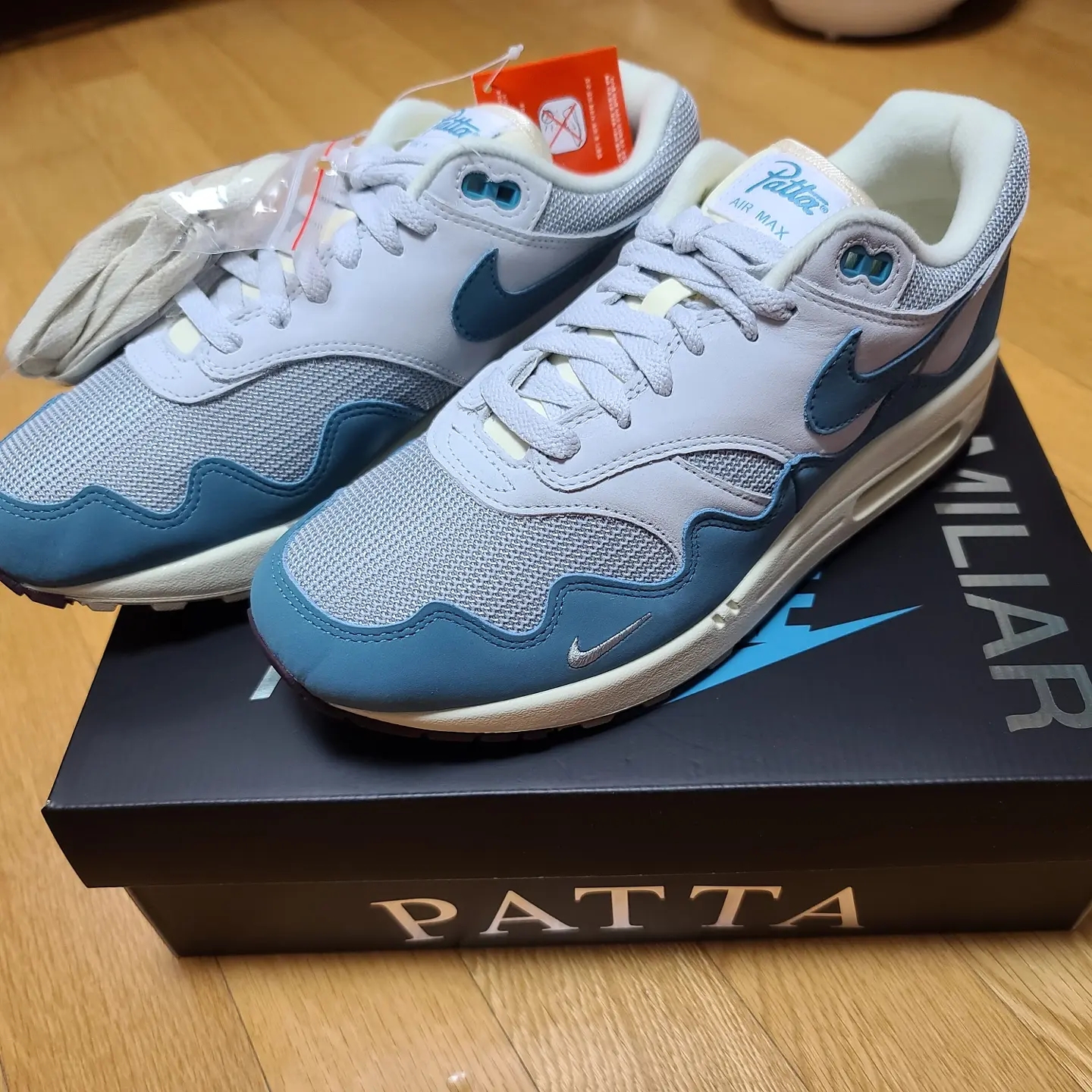 Nike x Patta Air Max 1 Noise Aqua 착용 스타일 - 2