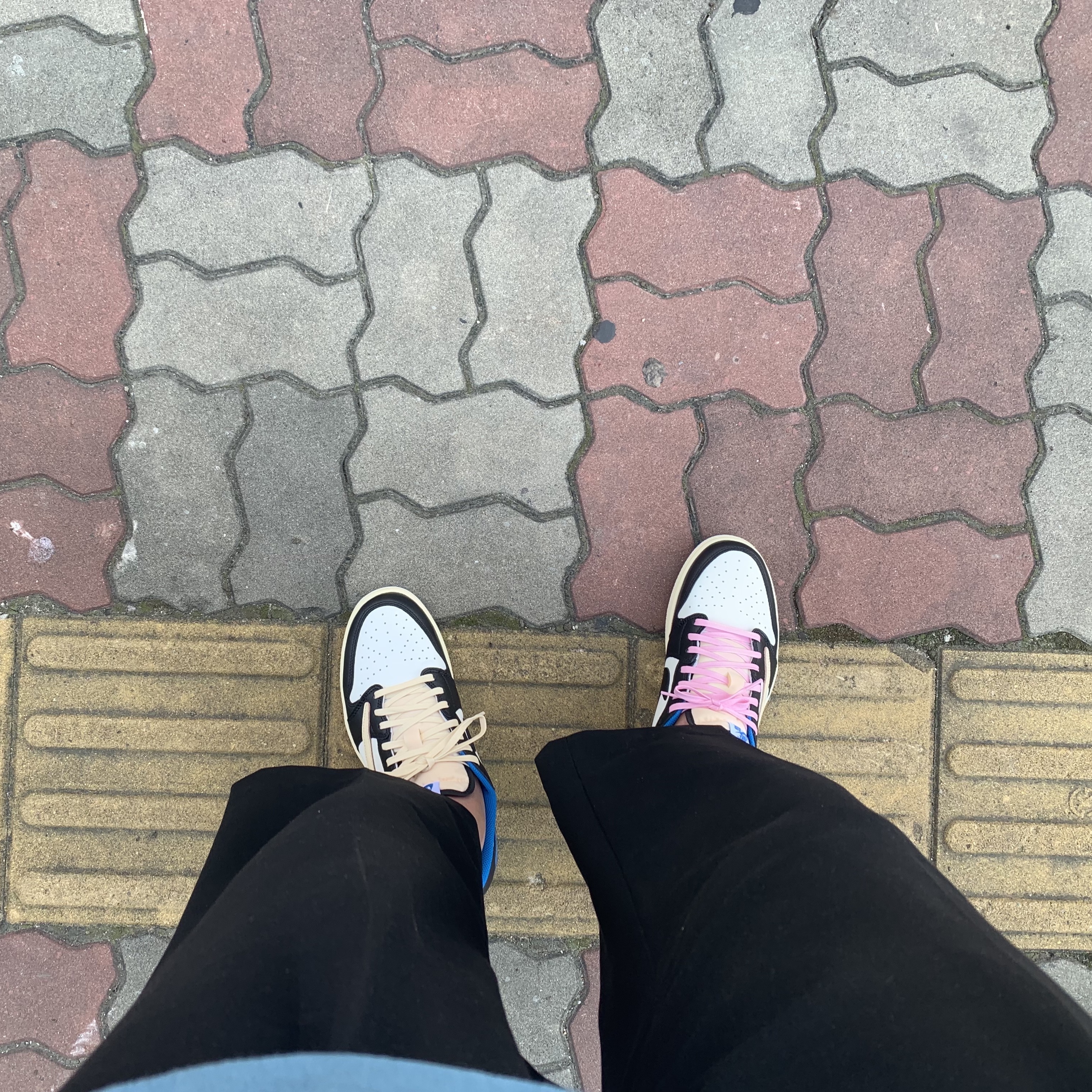 Jordan 1 x Travis Scott x Fragment Retro Low OG SP Military Blue 착용 스타일