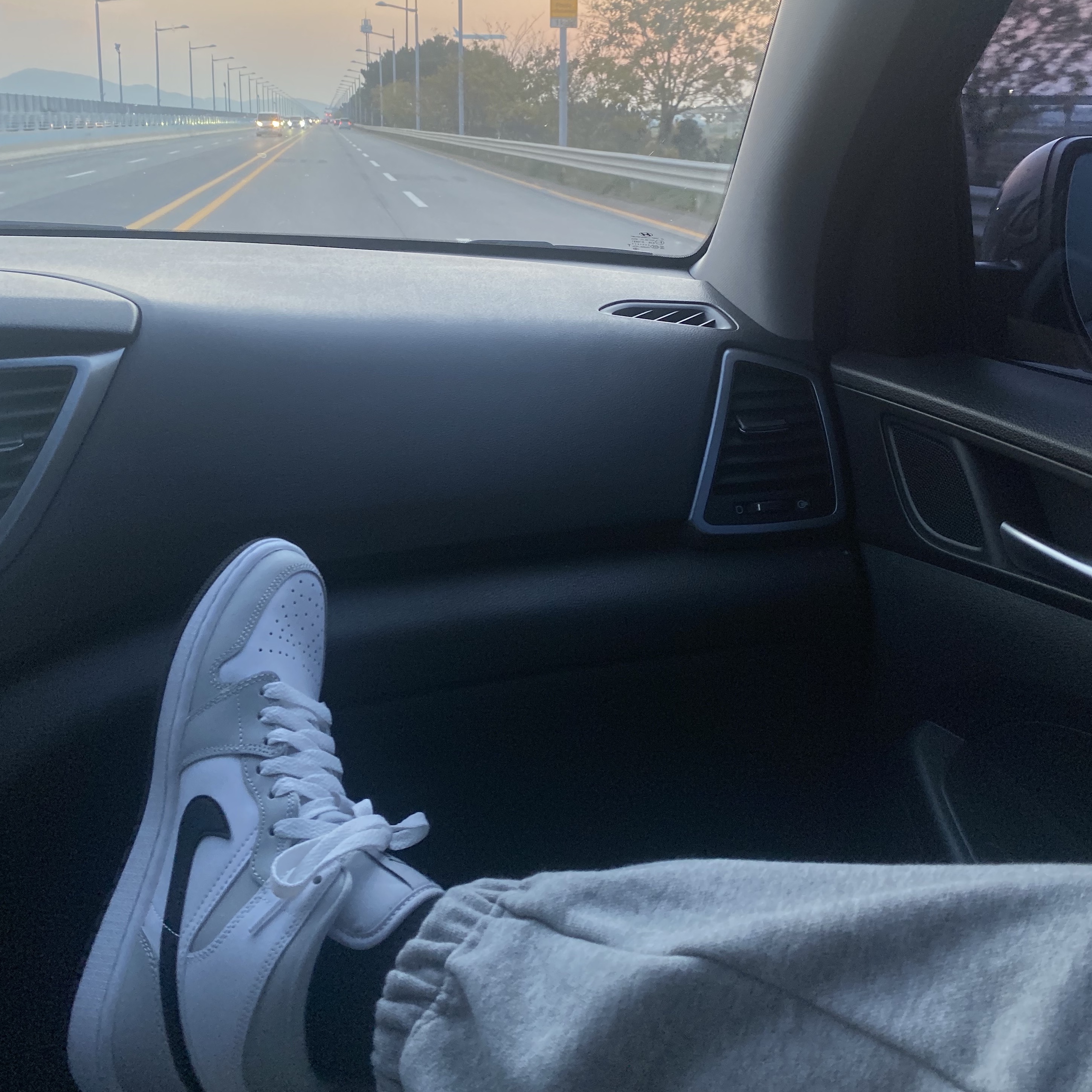 (W) Jordan 1 Mid Grey Fog 착용 스타일