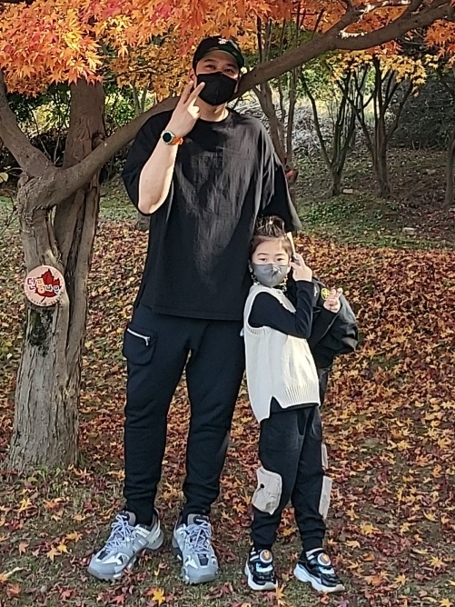Balenciaga Track Sneakers Grey White 2019, Stone Island 40626 Micro Reps Down Parka Black - 20FW 착용 스타일 - 2