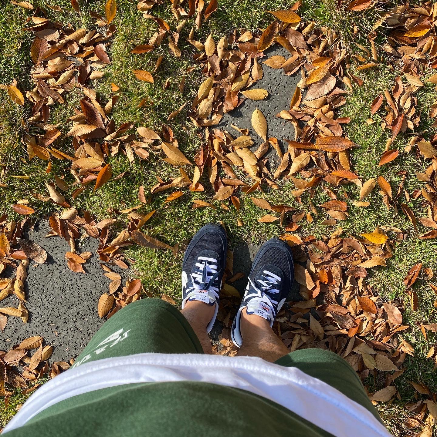 Nike x Sacai x Fragment LDWaffle Blackened Blue, Nike x Stranger Things Club Hawkins High Hoodie Green 착용 스타일