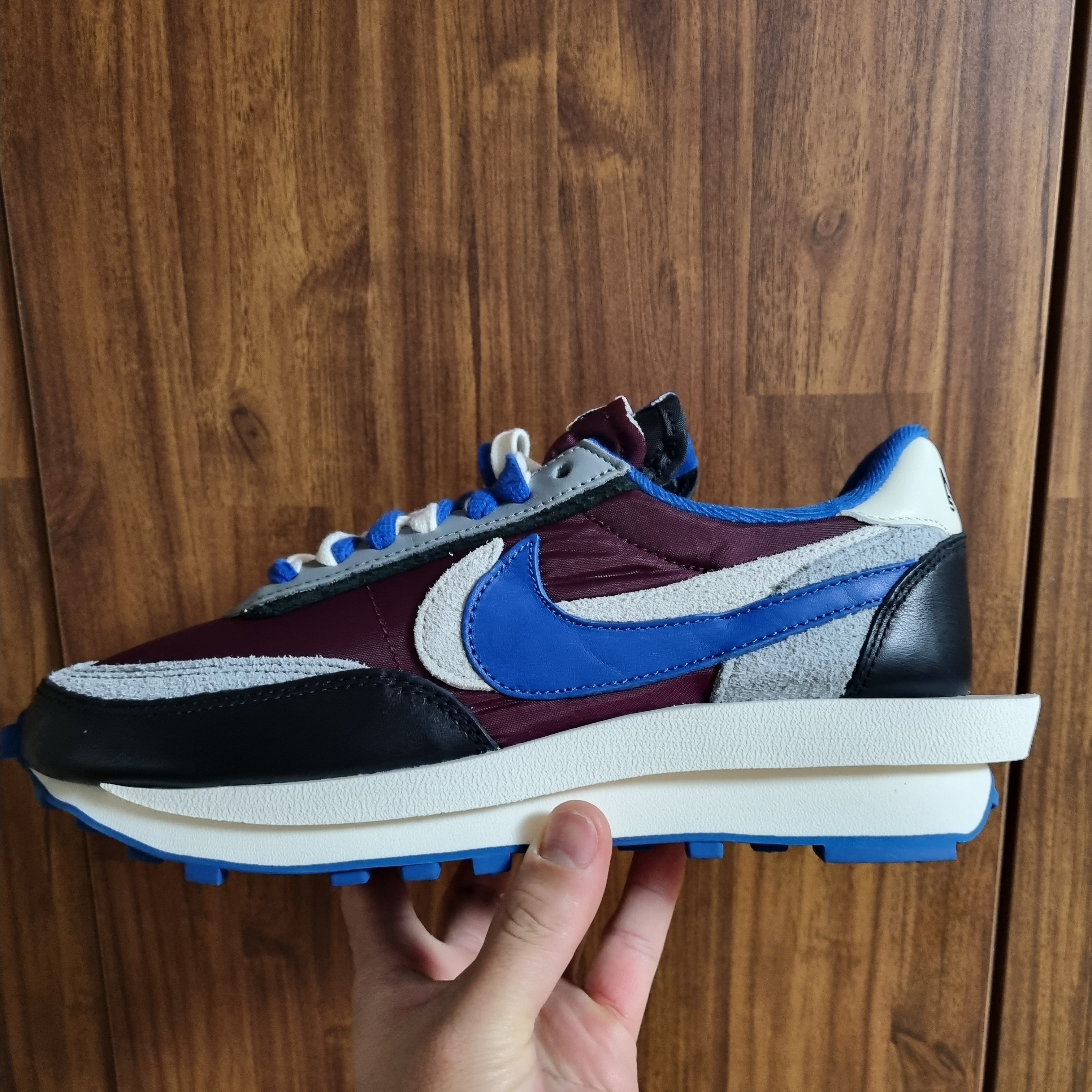 Nike x Sacai x Undercover LDWaffle Night Maroon Team Royal 착용 스타일