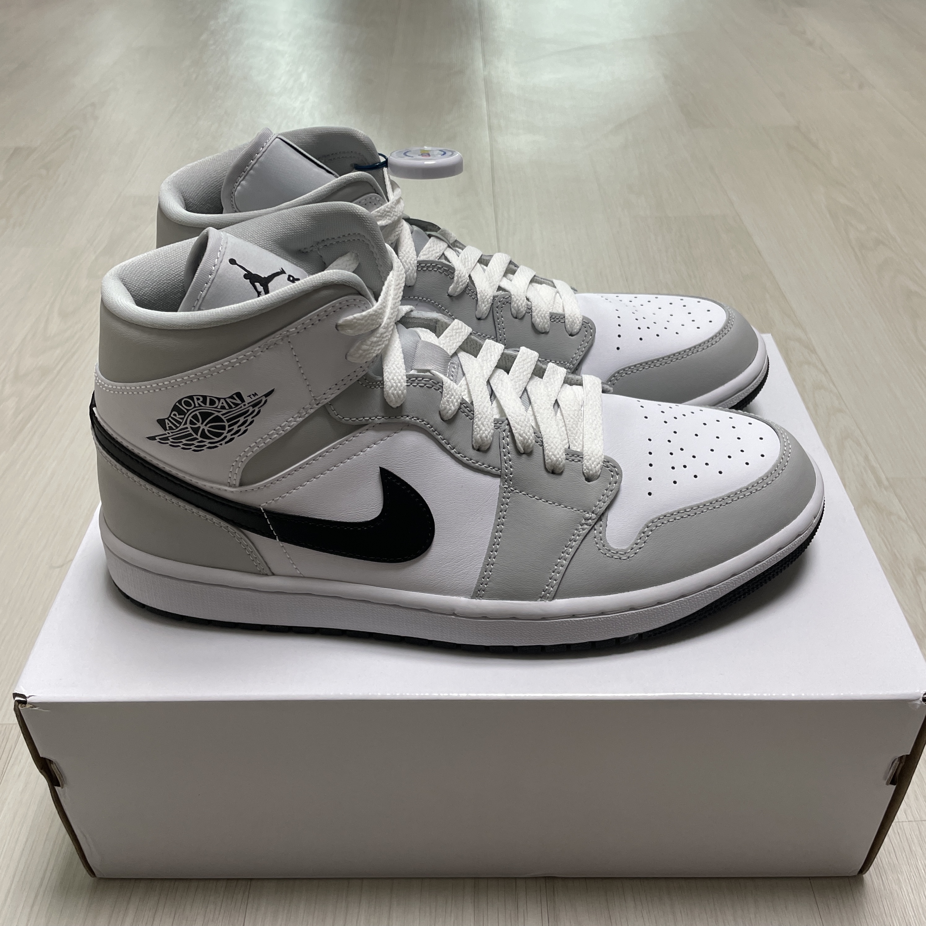 (W) Jordan 1 Mid Grey Fog 착용 스타일 - 2