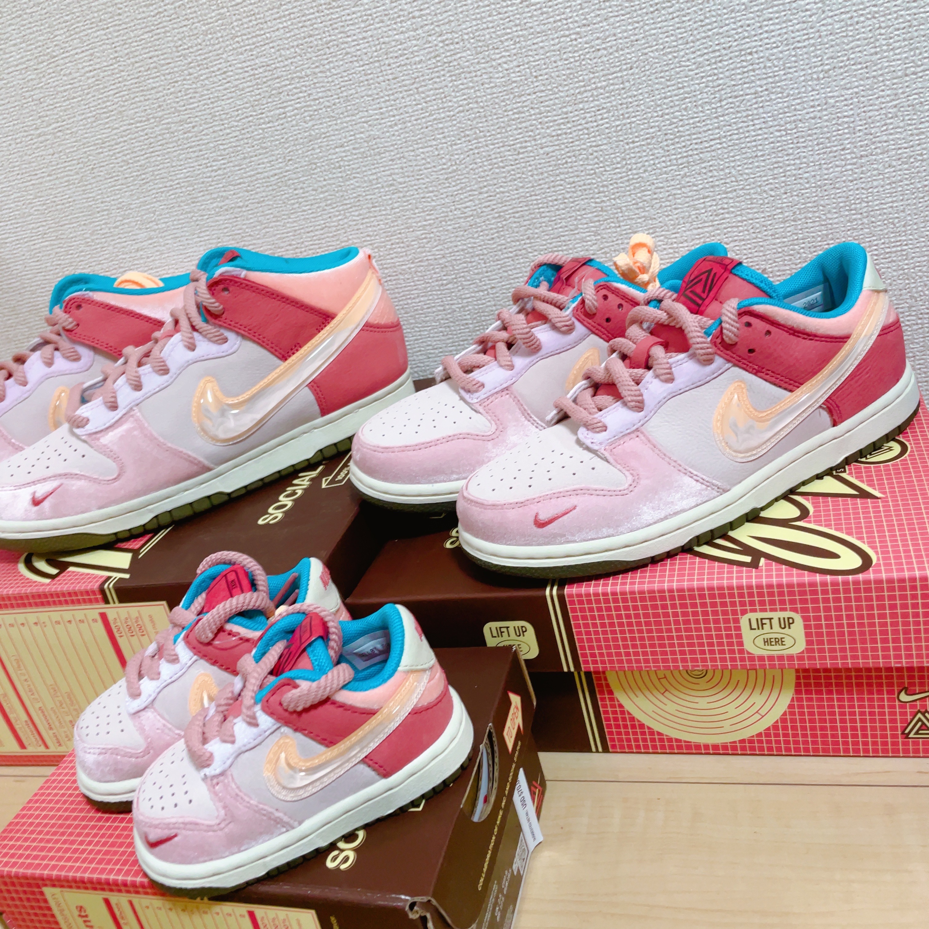 Nike x Social Status Dunk Mid Free Lunch Strawberry Milk, (PS) Nike x Social Status Dunk Low Free Lunch Strawberry Milk 착용 스타일 - 2