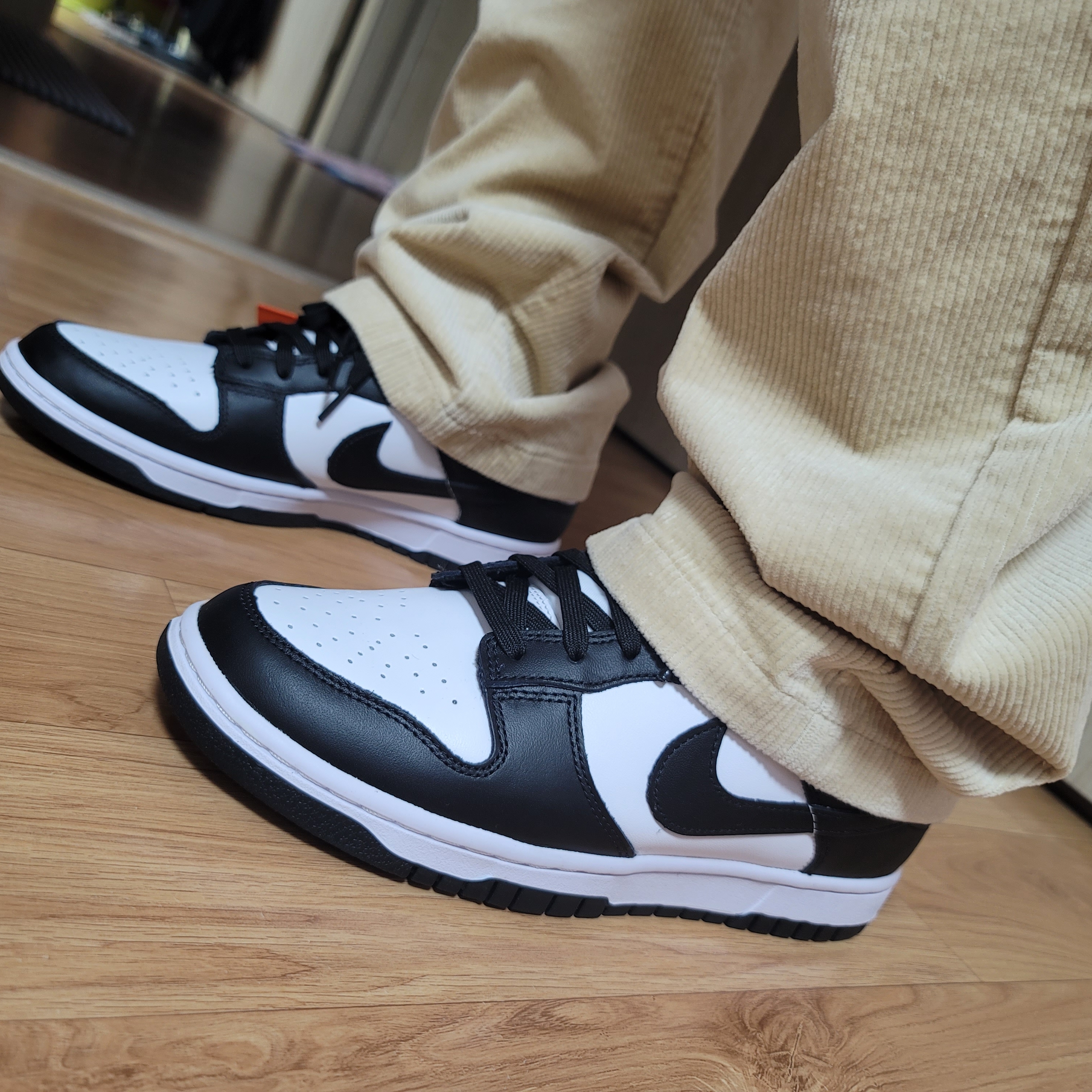 Nike Dunk Low Retro Black 착용 스타일 - 2