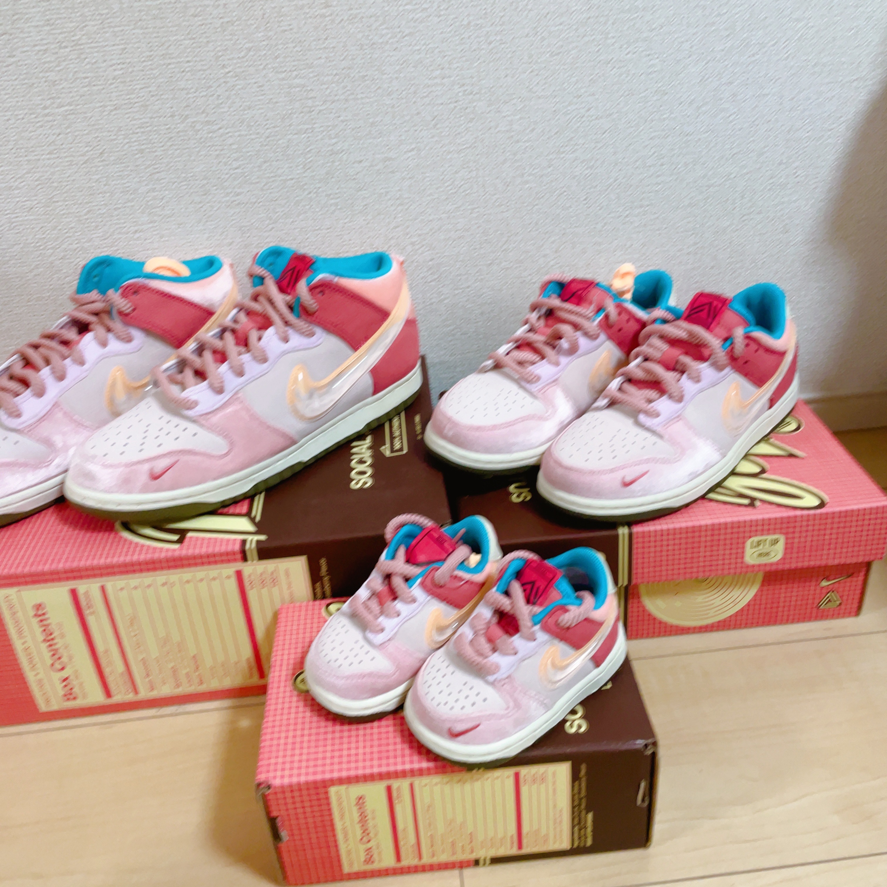 Nike x Social Status Dunk Mid Free Lunch Strawberry Milk, (PS) Nike x Social Status Dunk Low Free Lunch Strawberry Milk 착용 스타일 - 1