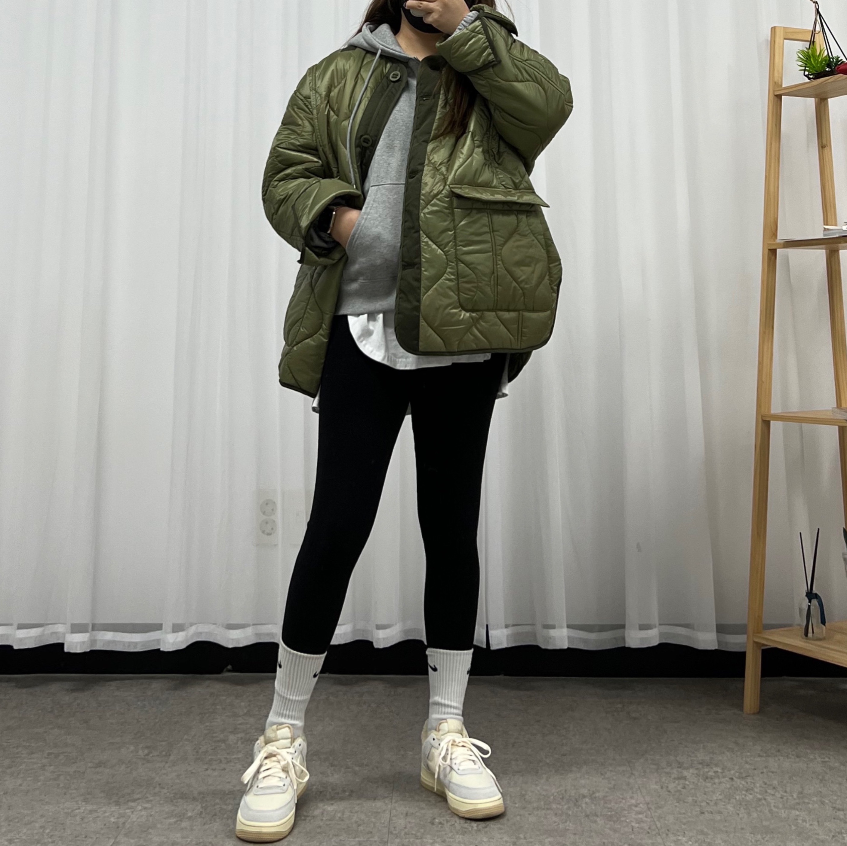(W) Nike Air Force 1 '07 LV8 Photon Dust Cashmere 착용 스타일