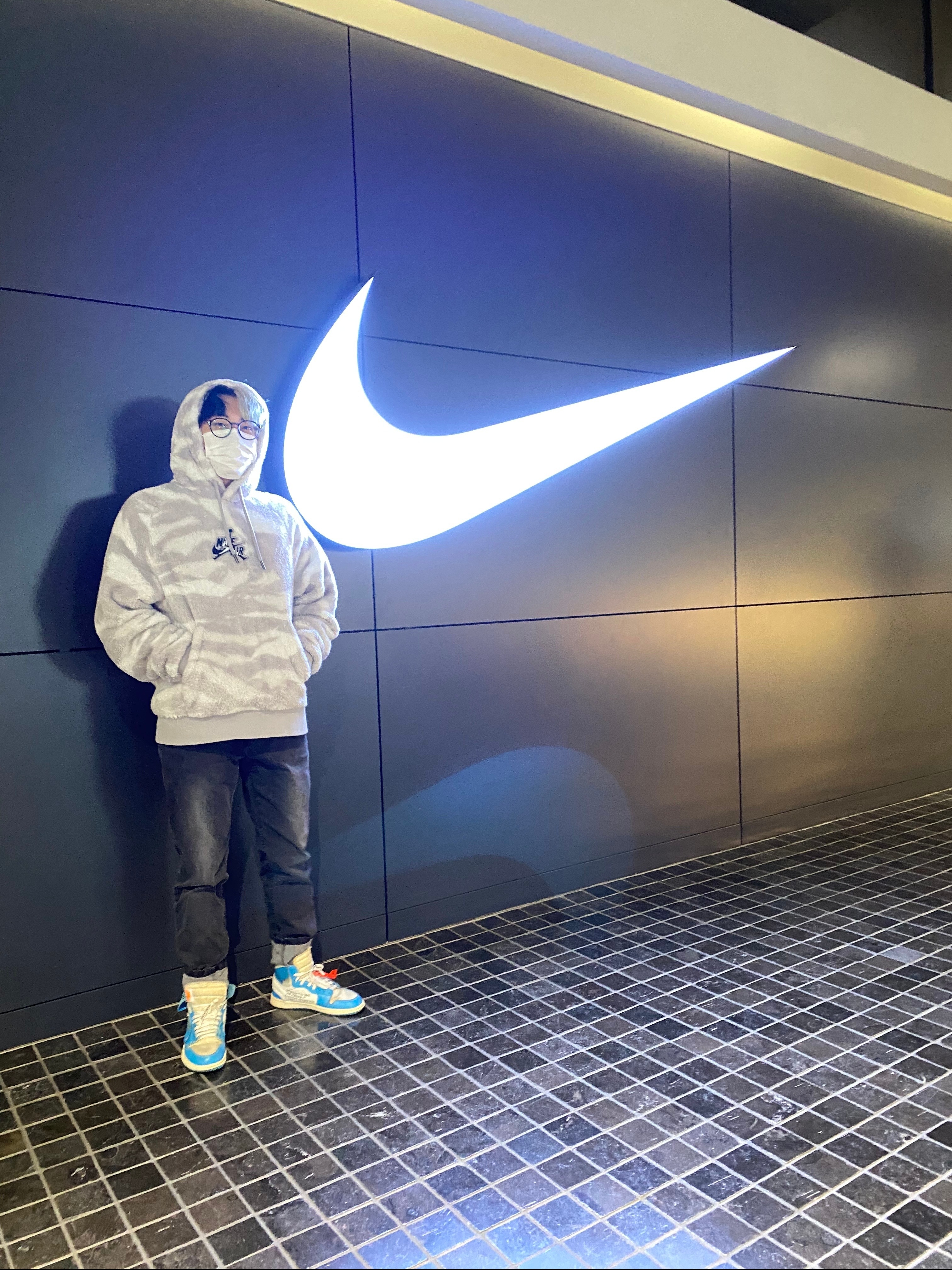 Jordan 1 x Off-White Retro High University Blue 착용 스타일 - 3