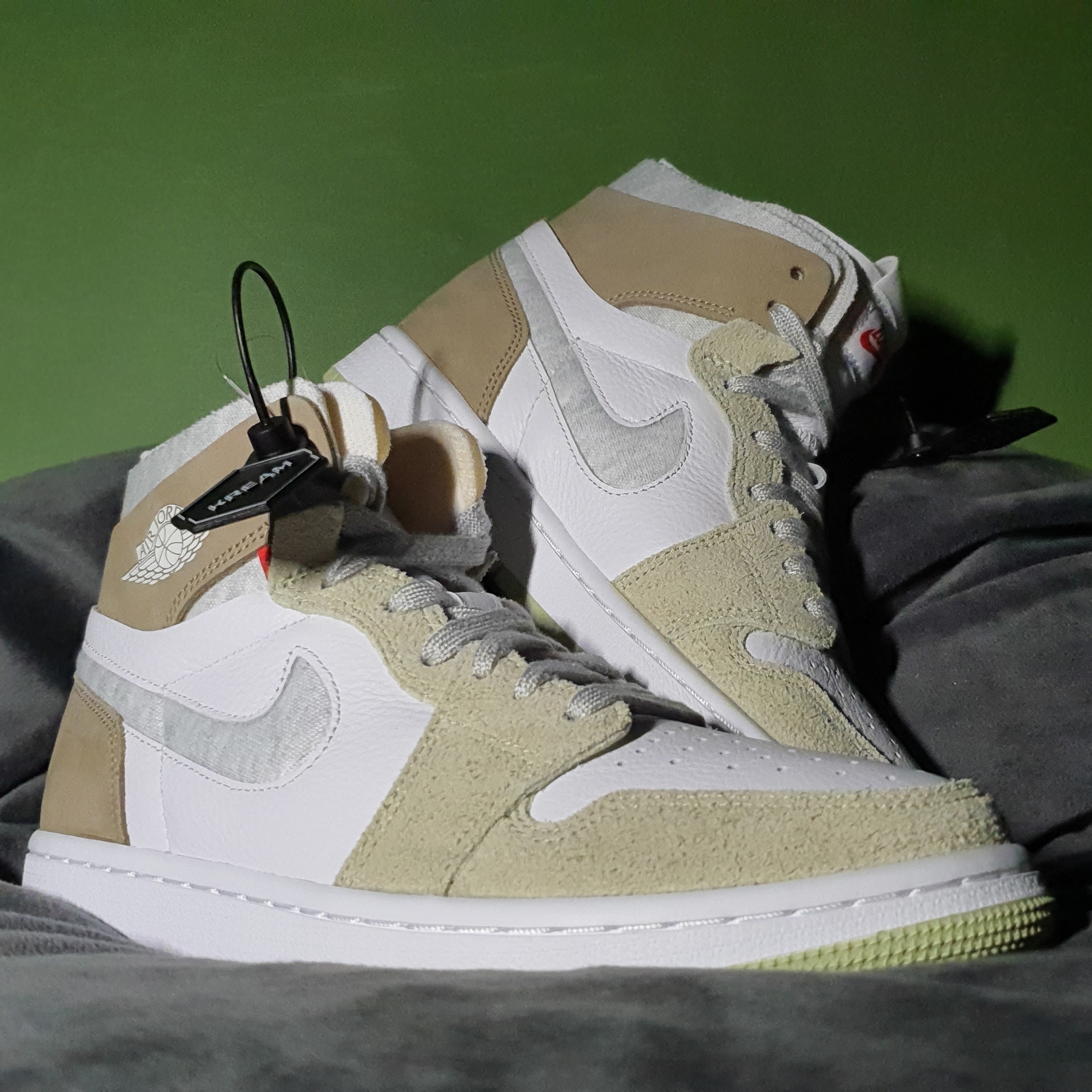 (W) Jordan 1 Zoom Air CMFT Olive Aura 착용 스타일 - 3