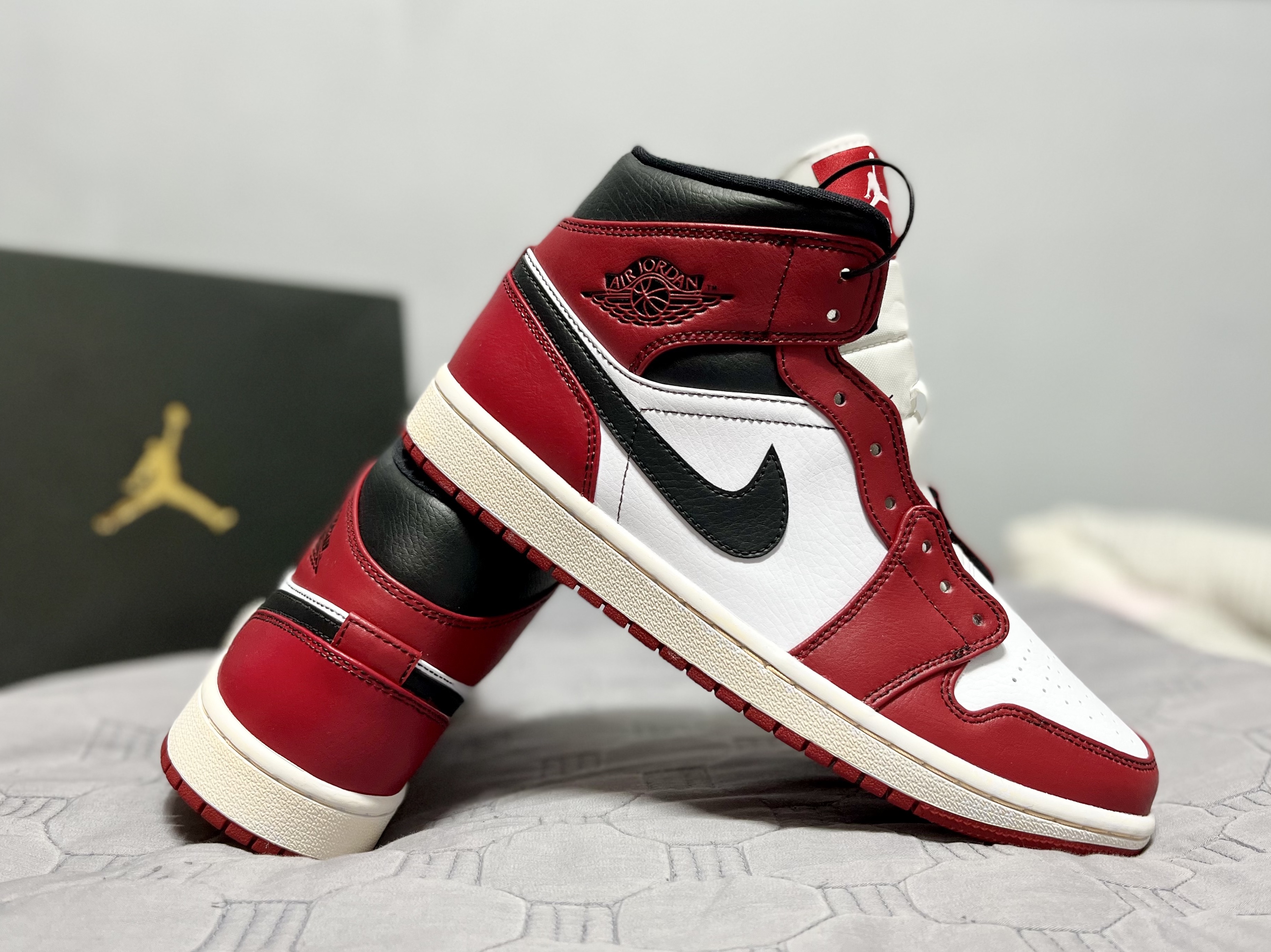 Jordan 1 Mid Chicago 2020 착용 스타일 - 1