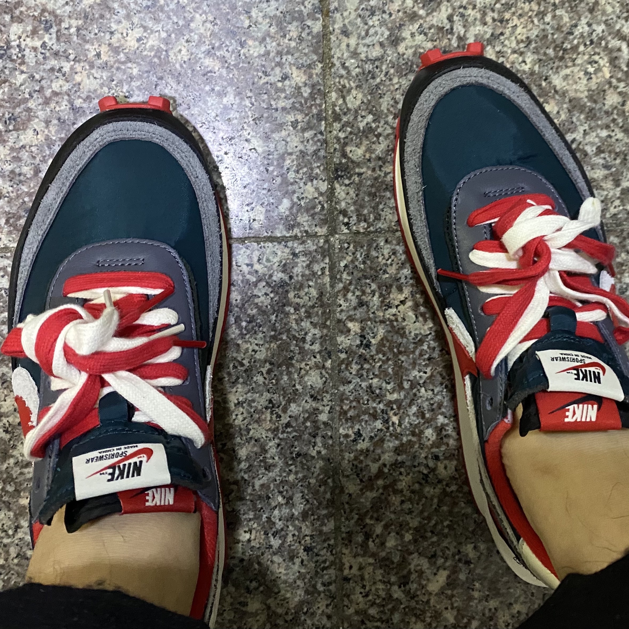 Nike x Sacai x Undercover LDWaffle Midnight Spruce University Red 착용 스타일 - 2