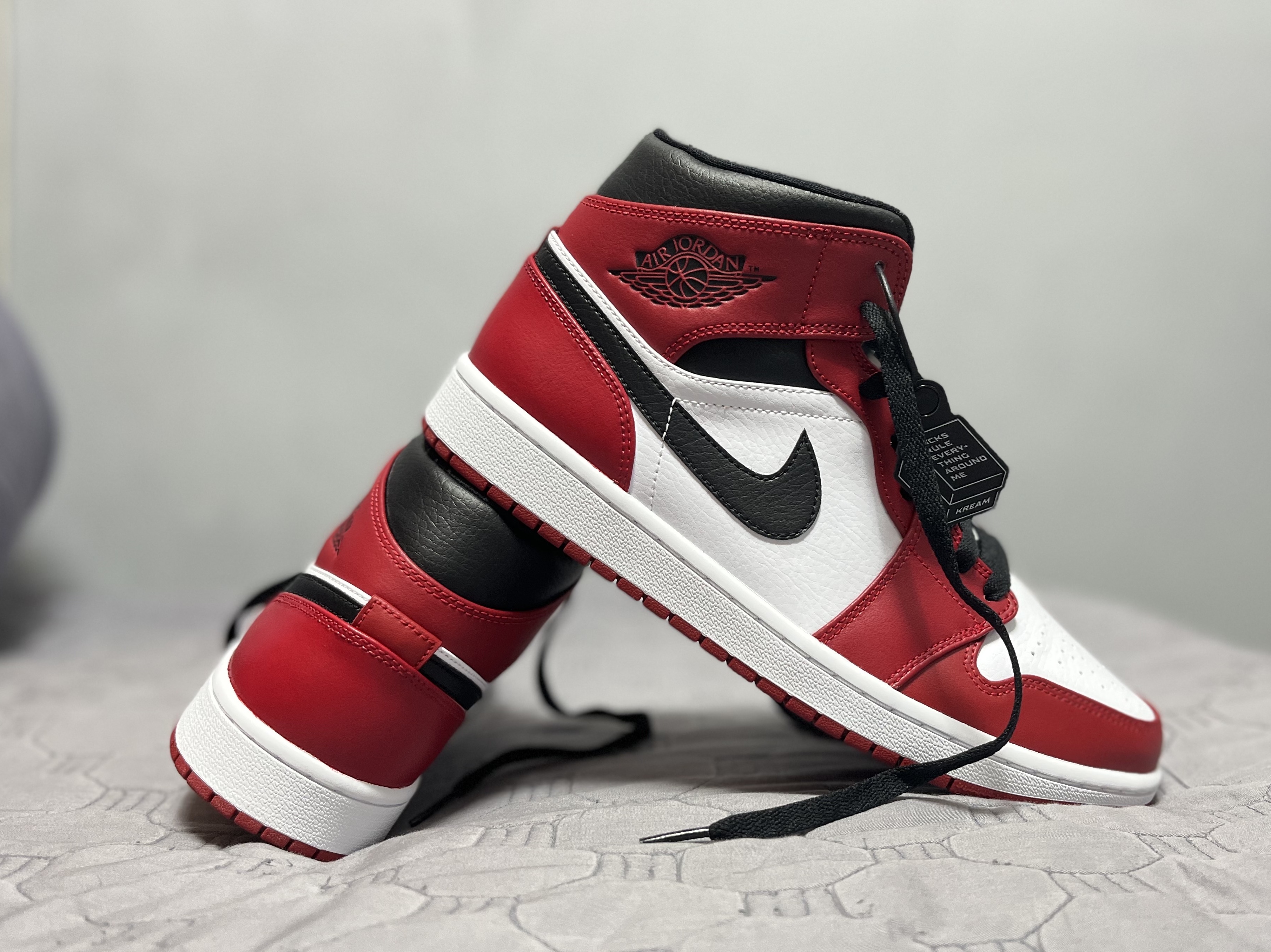 Jordan 1 Mid Chicago 2020 착용 스타일 - 2