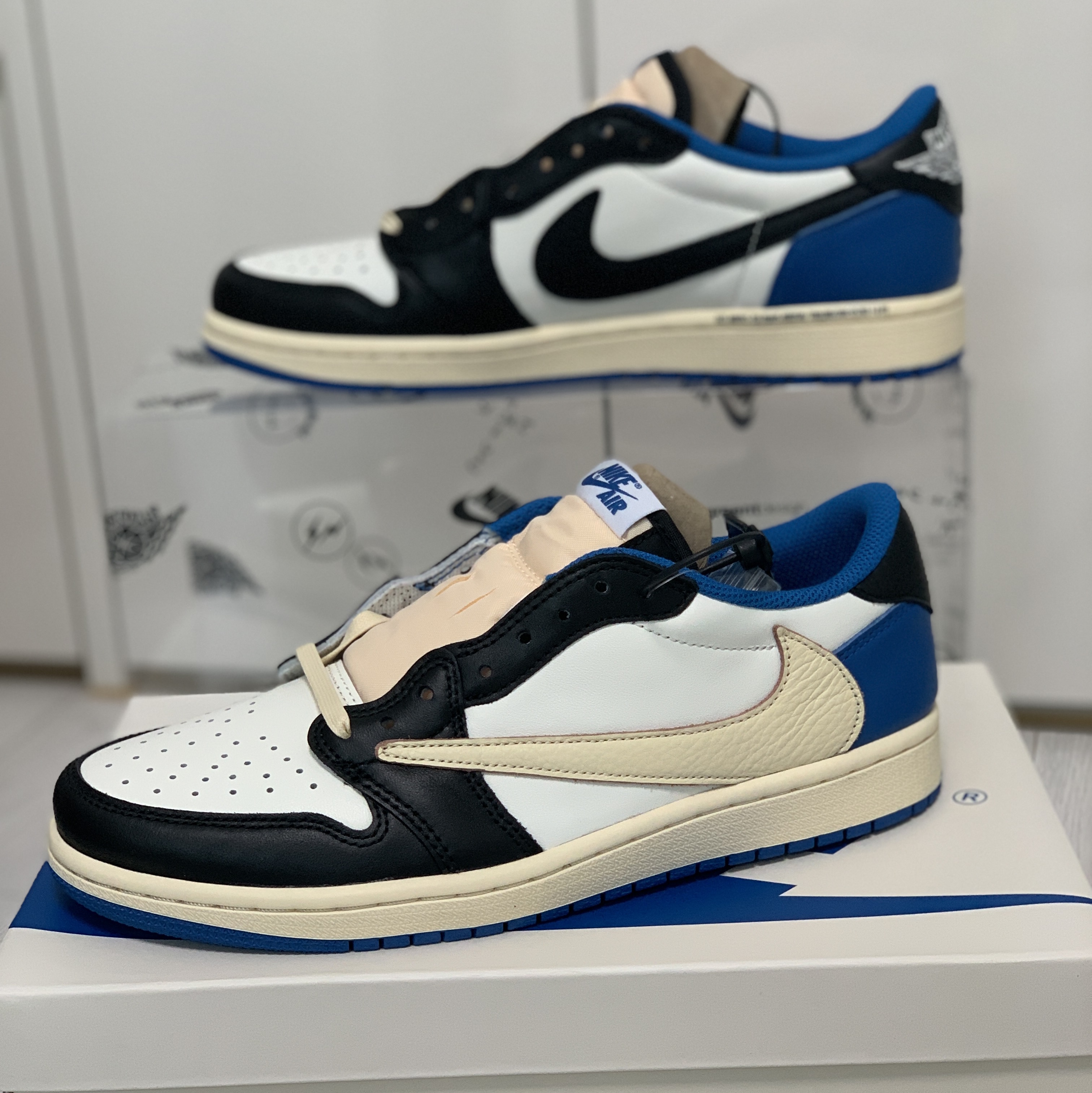 Jordan 1 x Travis Scott x Fragment Retro Low OG SP Military Blue 착용 스타일 - 2