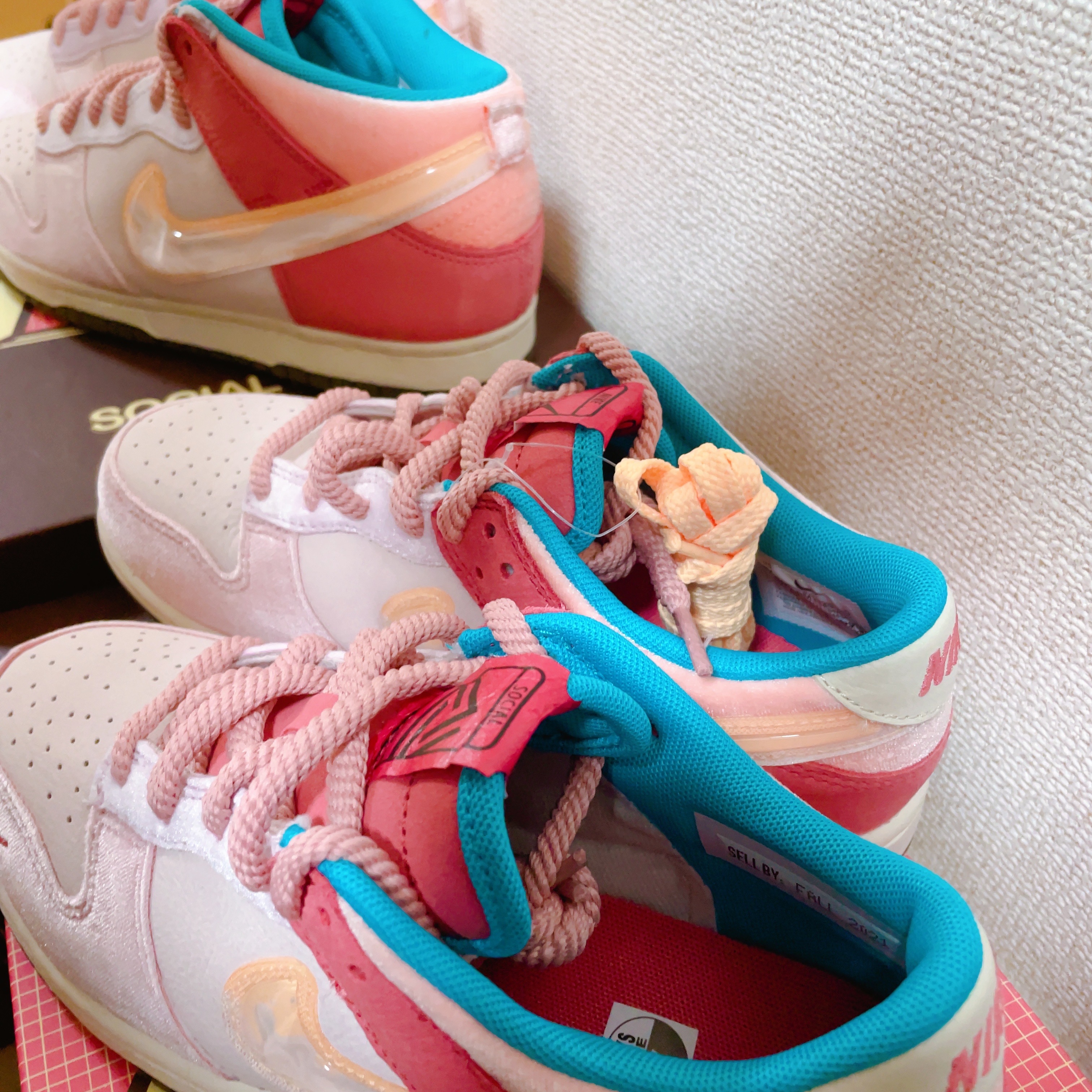 Nike x Social Status Dunk Mid Free Lunch Strawberry Milk, (PS) Nike x Social Status Dunk Low Free Lunch Strawberry Milk 착용 스타일 - 3