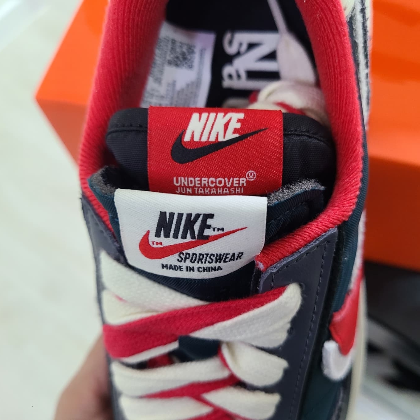 Nike x Sacai x Undercover LDWaffle Midnight Spruce University Red 착용 스타일 - 3