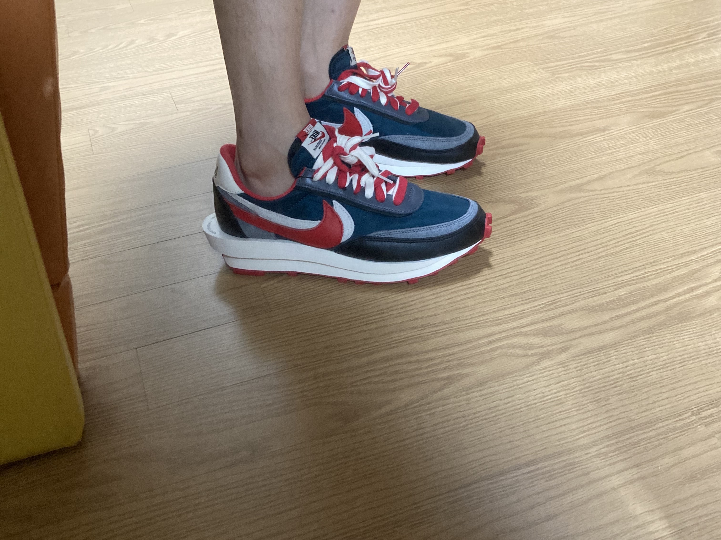 Nike x Sacai x Undercover LDWaffle Midnight Spruce University Red 착용 스타일 - 2
