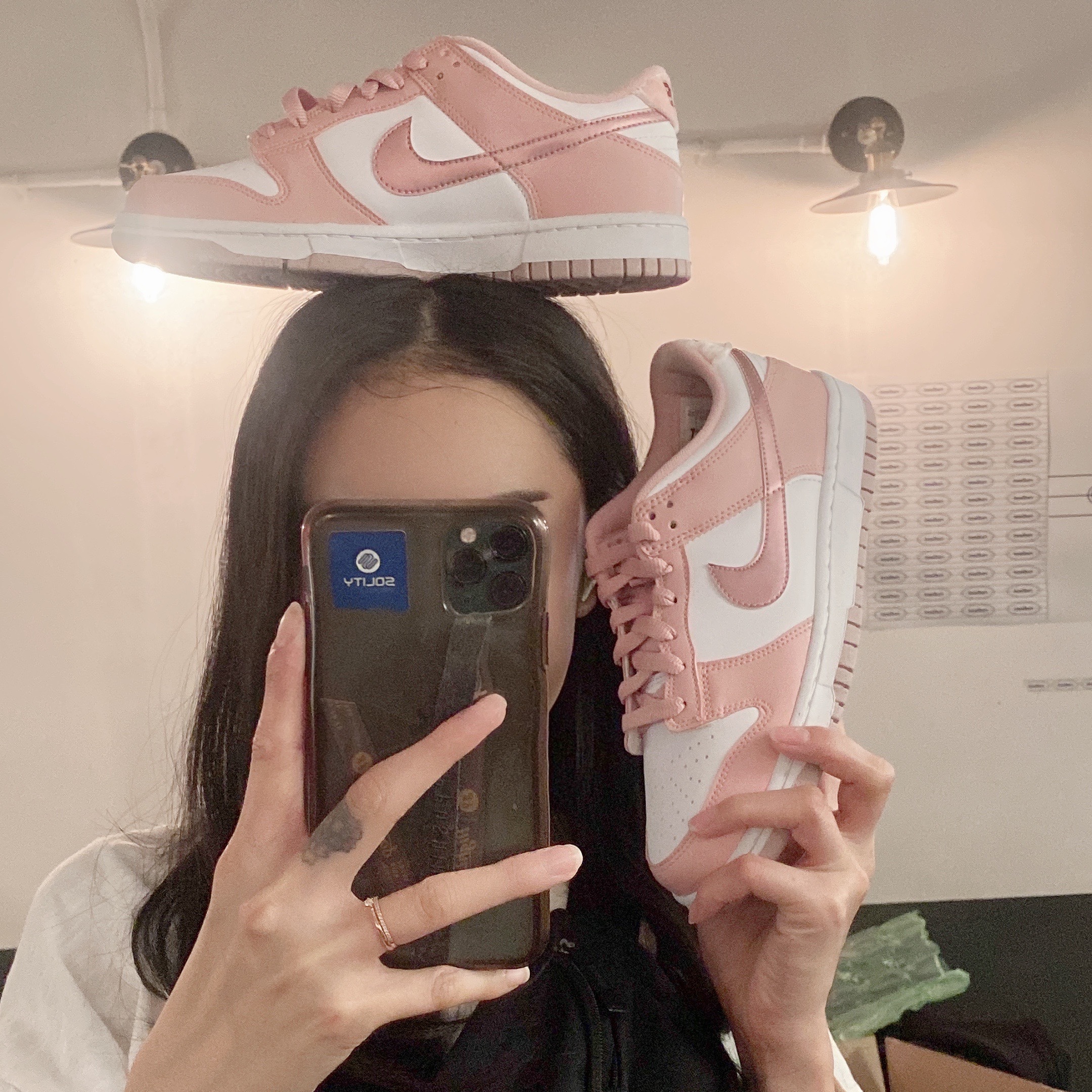 (GS) Nike Dunk Low Pink Velvet 착용 스타일 - 3