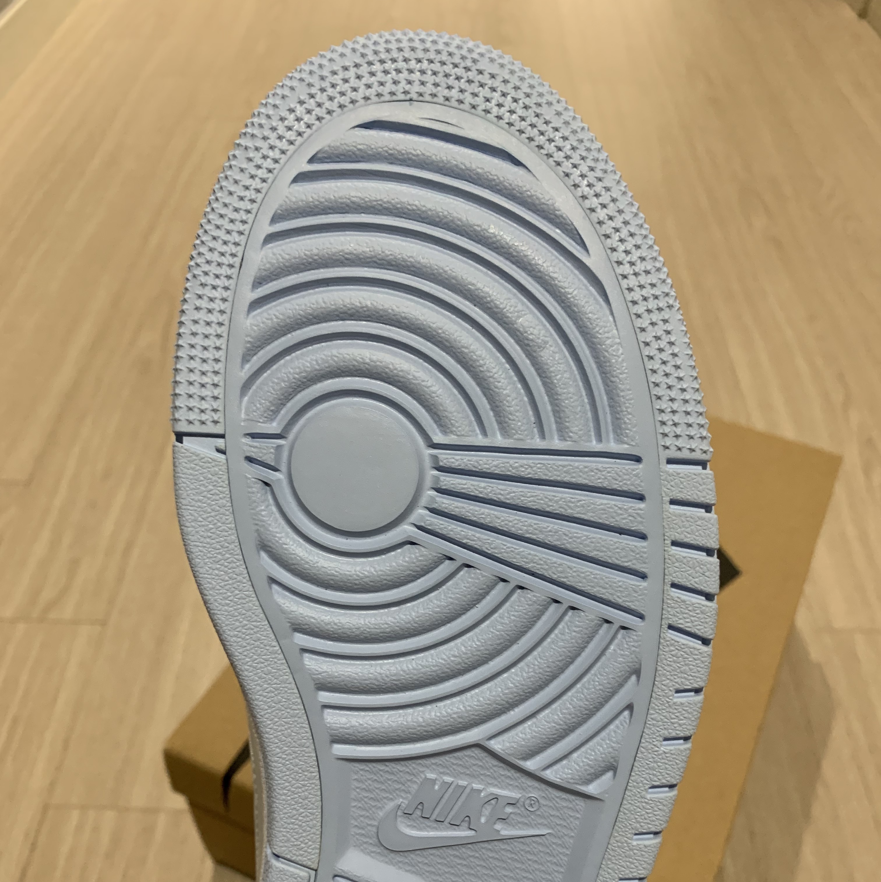 (W) Jordan 1 Zoom Air CMFT Grey Fog and Celestine Blue 착용 스타일 - 5