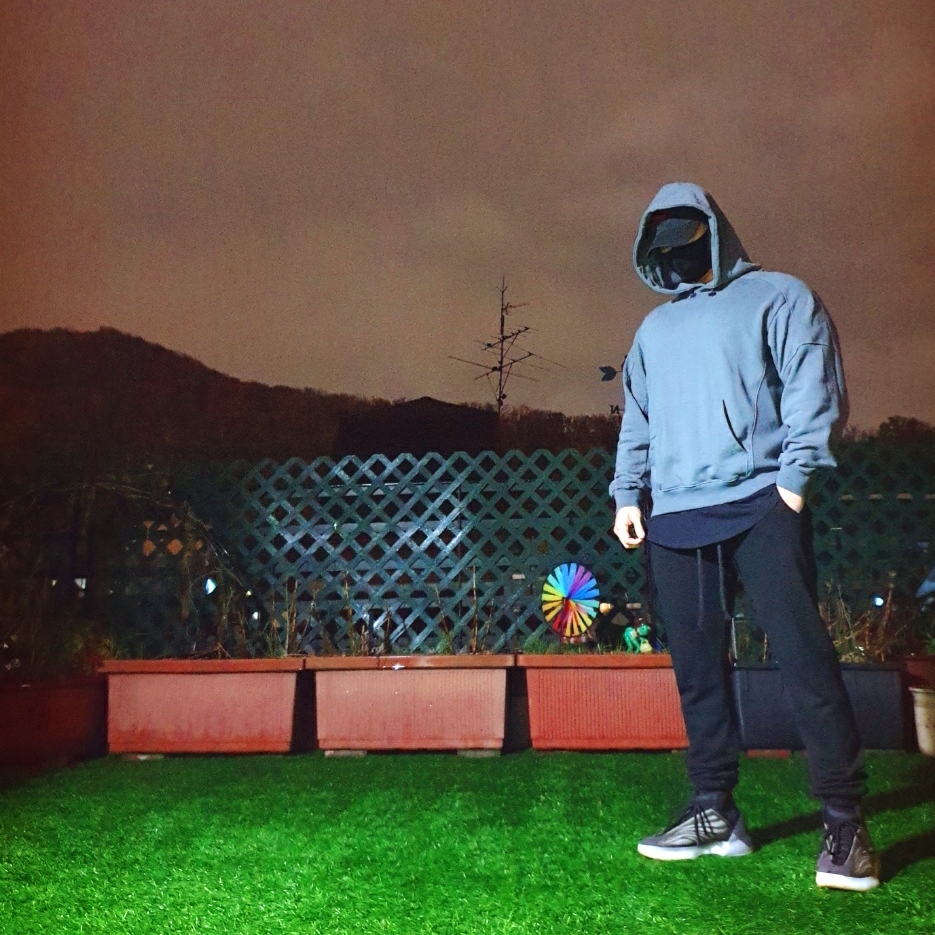 Adidas Yeezy QNTM Barium 착용 스타일 - 1