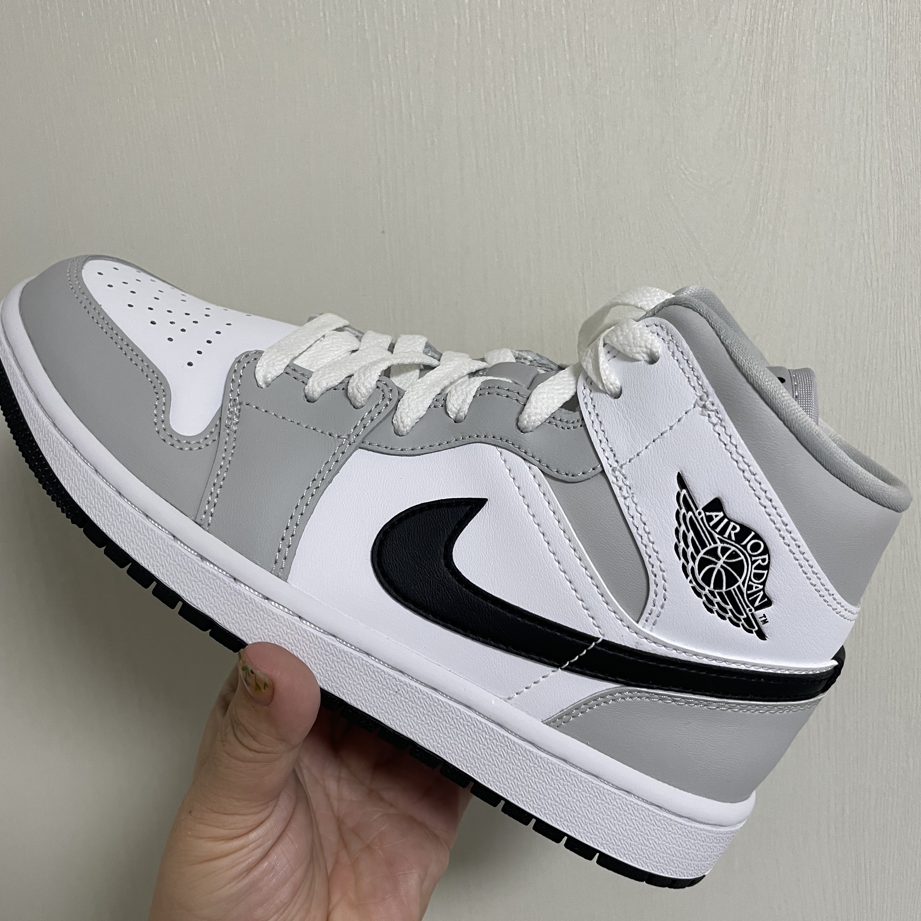 (W) Jordan 1 Mid Grey Fog 착용 스타일