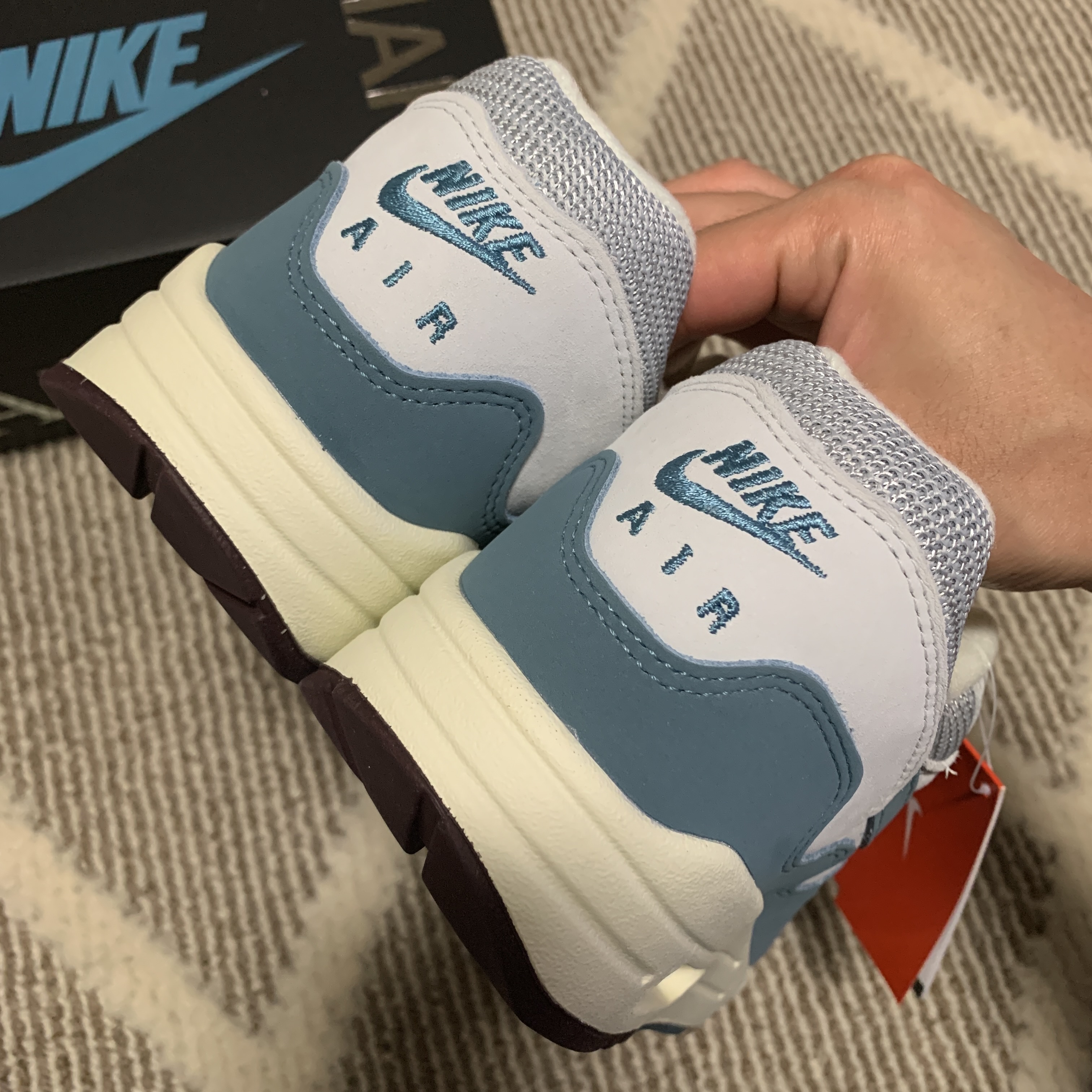 Nike x Patta Air Max 1 Noise Aqua 착용 스타일 - 3