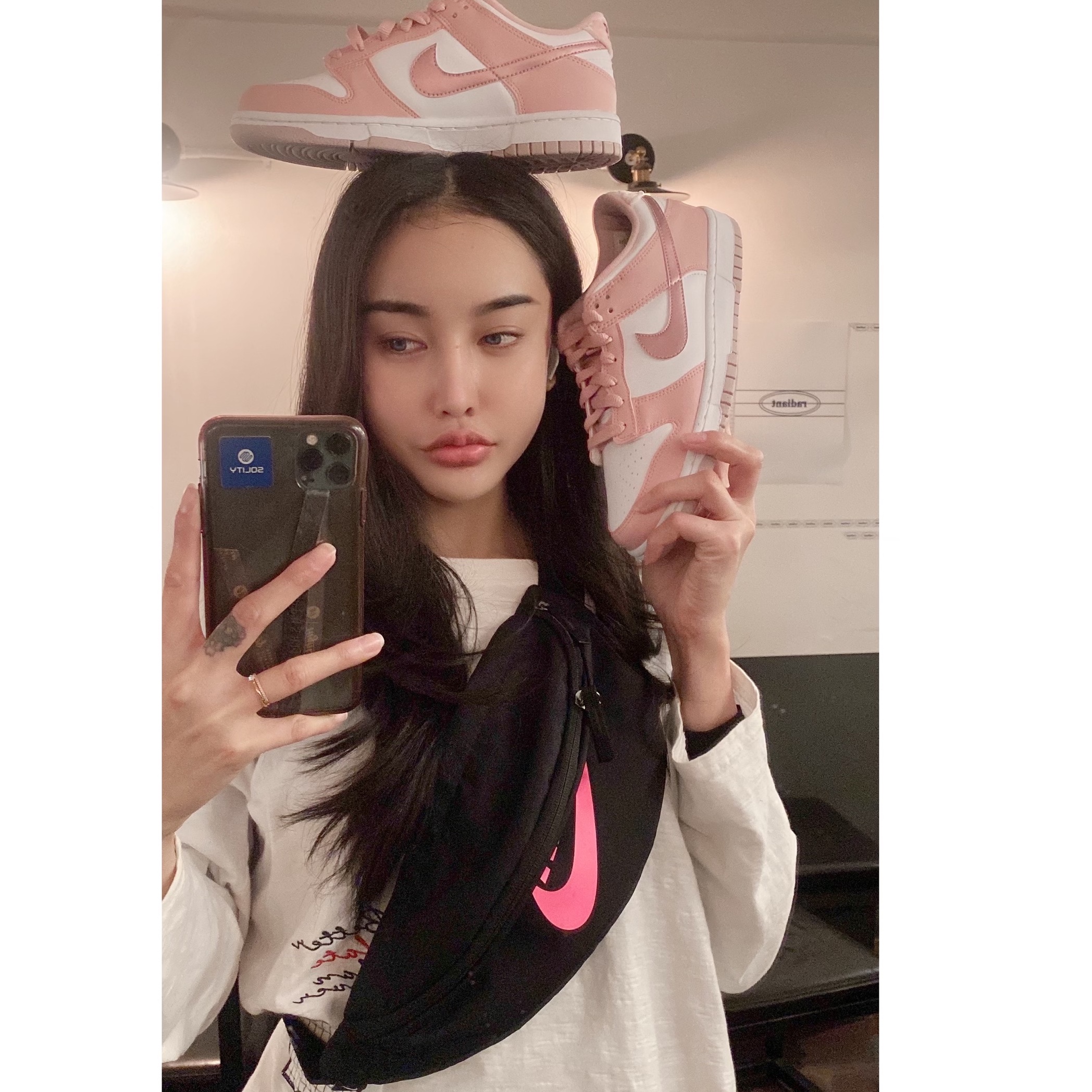 (GS) Nike Dunk Low Pink Velvet 착용 스타일 - 1