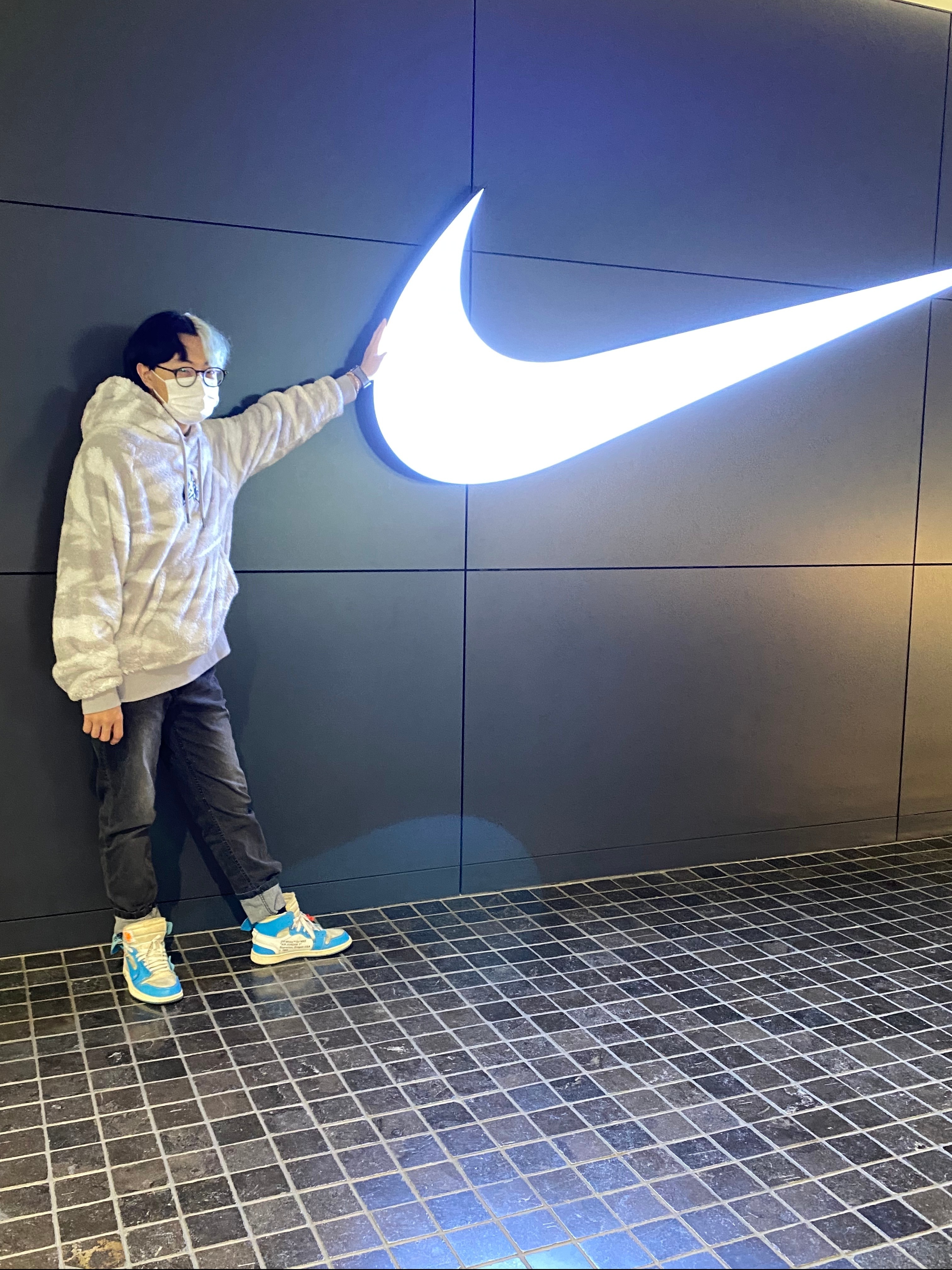 Jordan 1 x Off-White Retro High University Blue 착용 스타일 - 4