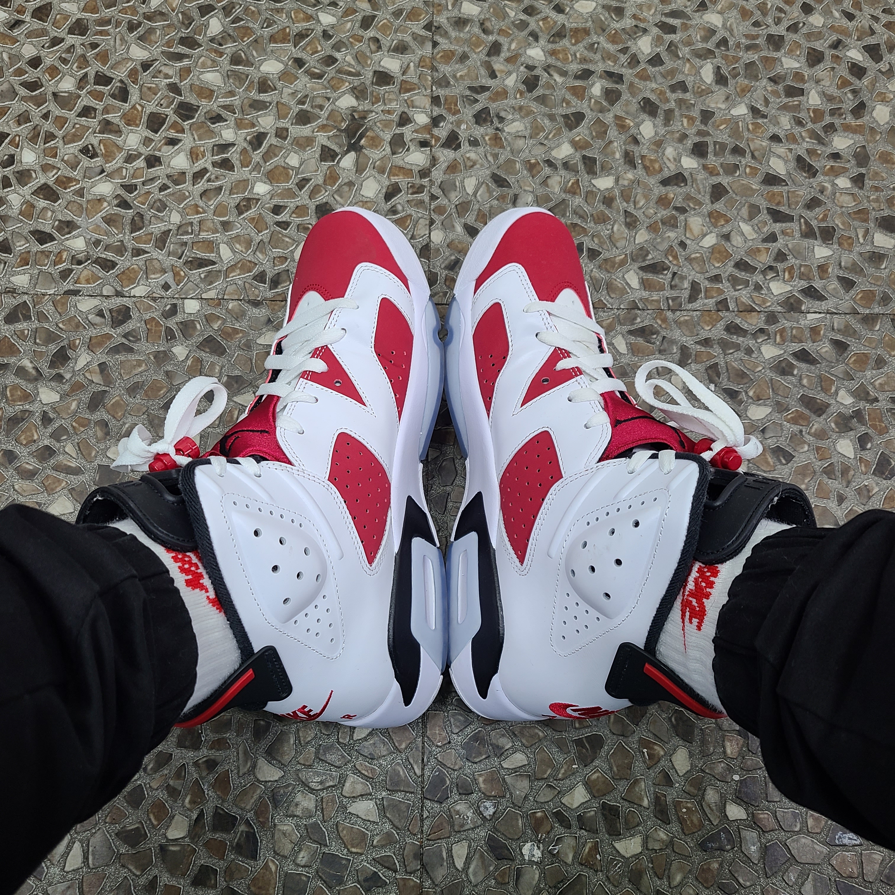 Jordan 6 Retro Carmine 2021 착용 스타일 - 1