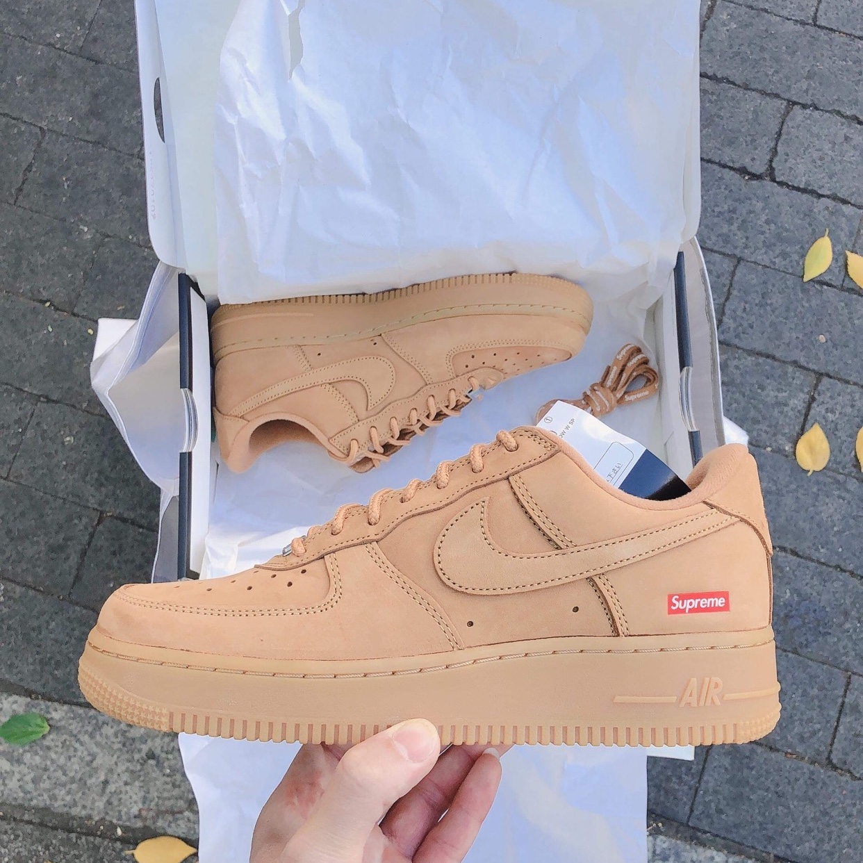 Nike x Supreme Air Force 1 Low Flax 착용 스타일