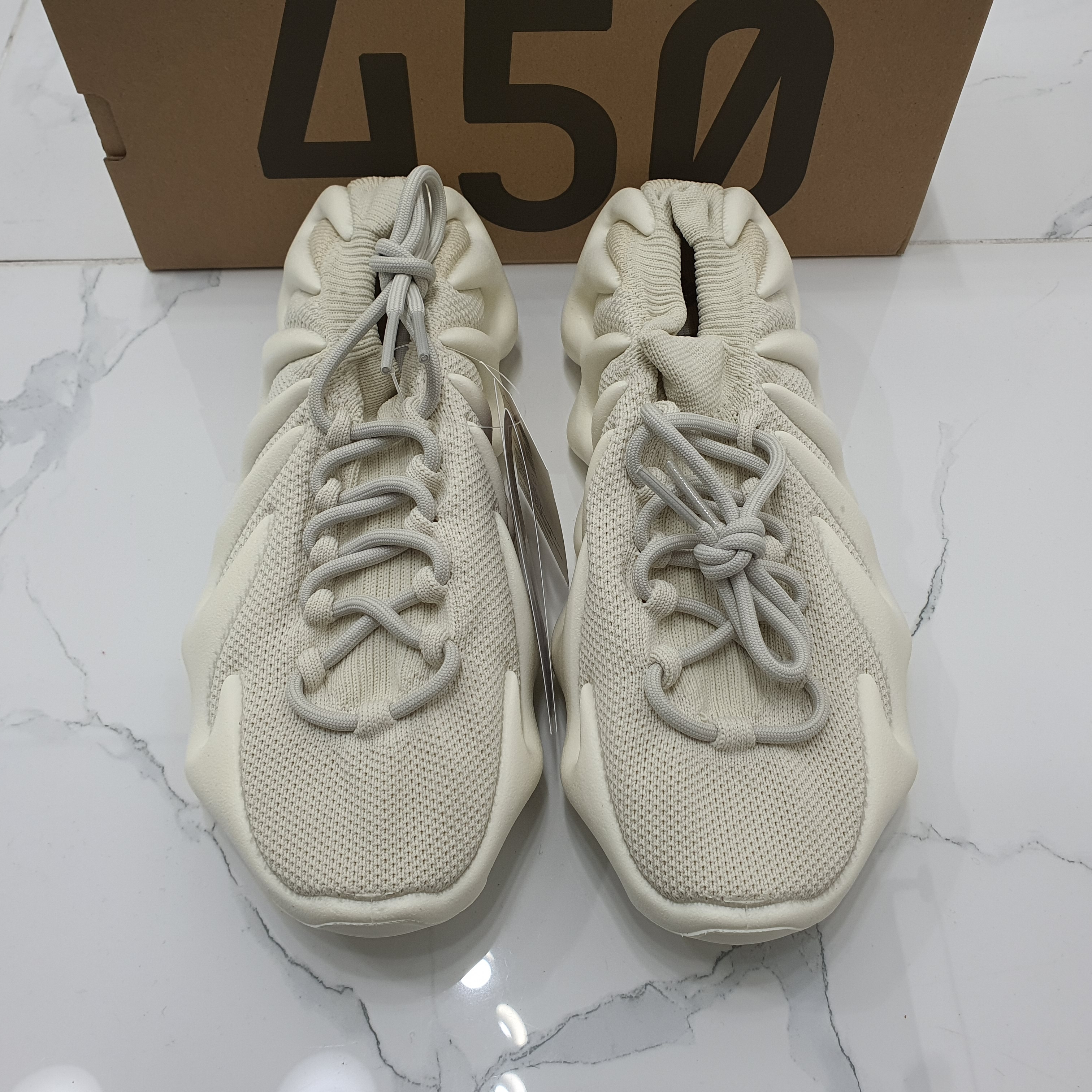 Adidas Yeezy 450 Cloud White 착용 스타일 - 2