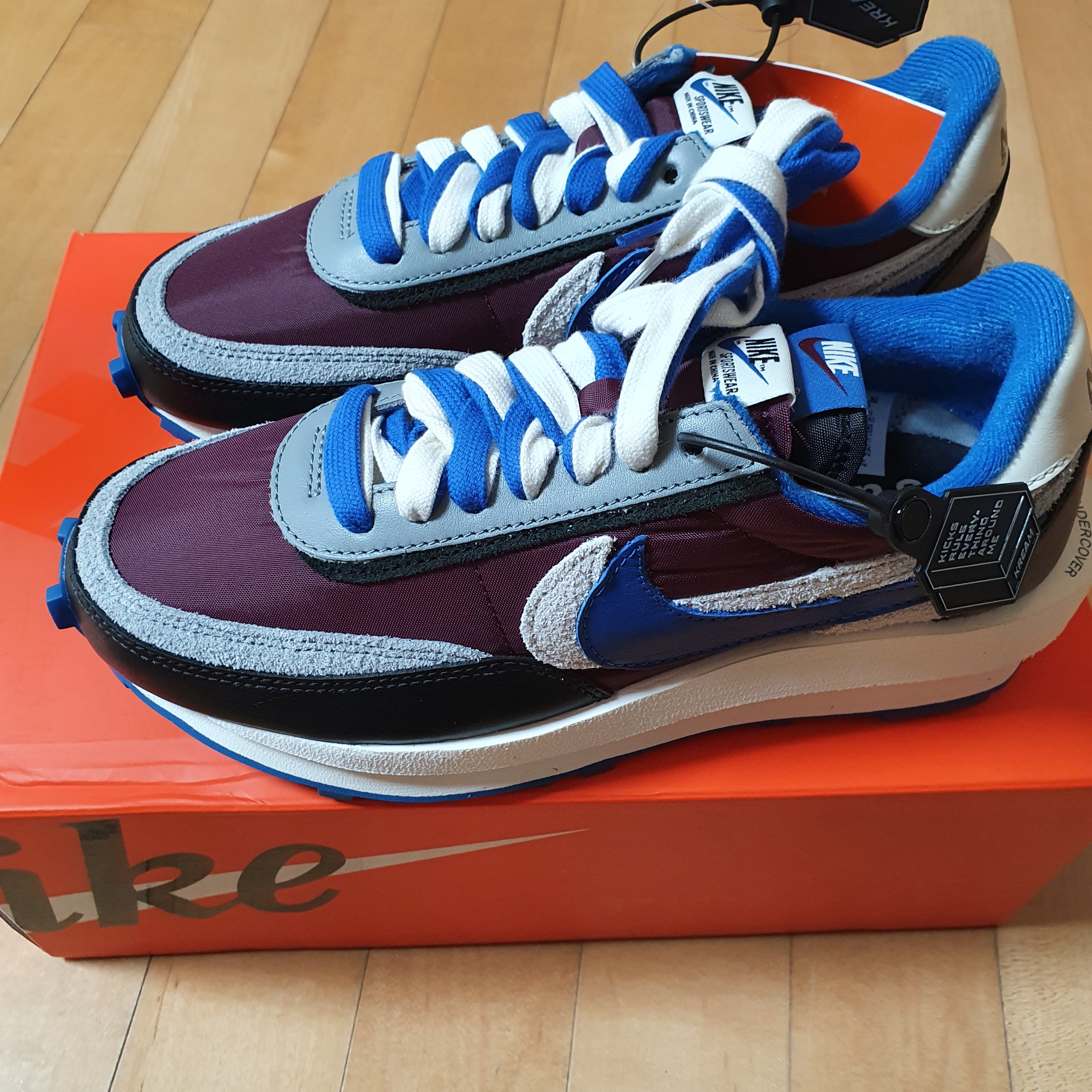 Nike x Sacai x Undercover LDWaffle Night Maroon Team Royal 착용 스타일 - 2