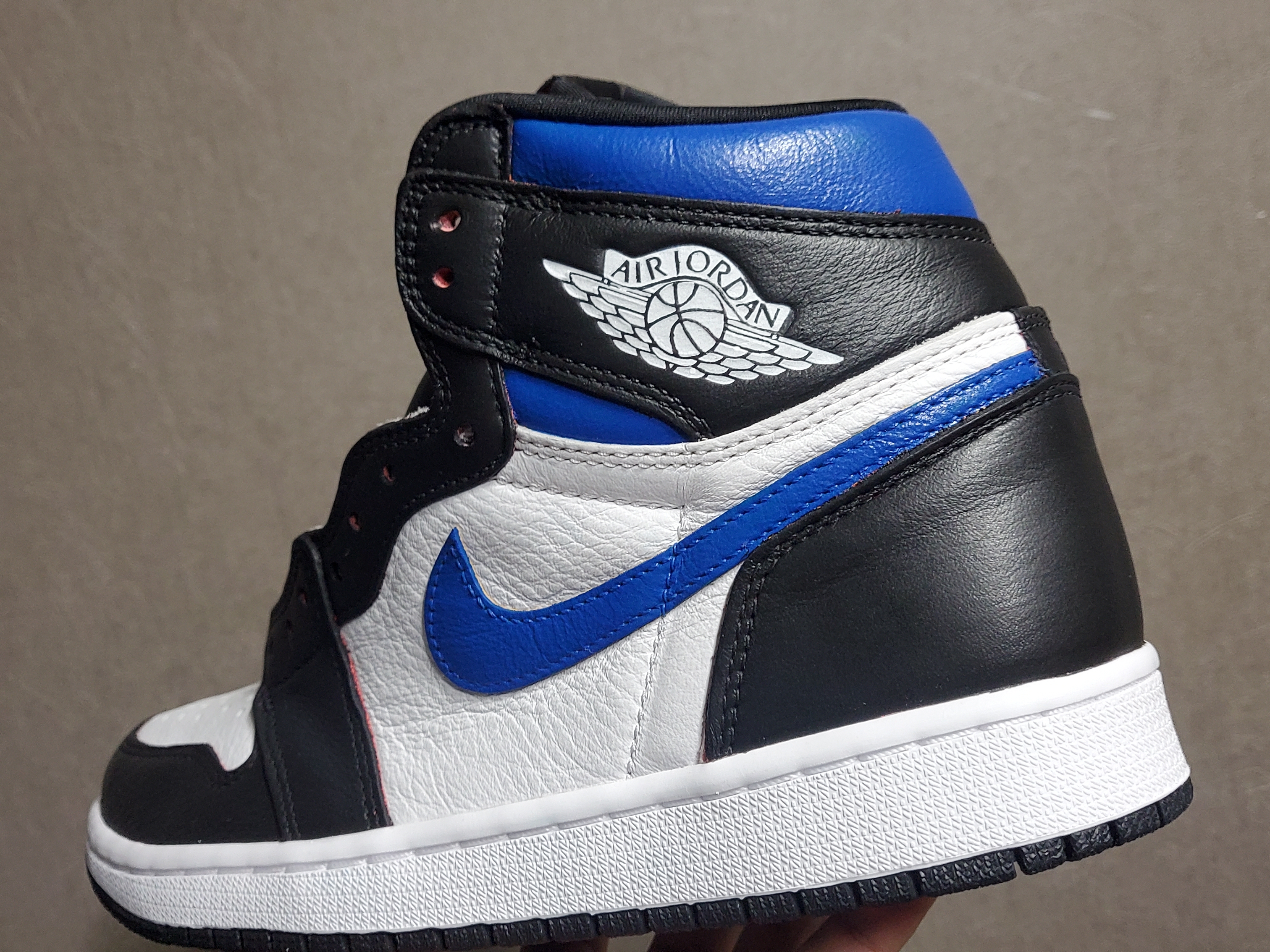 Jordan 1 Retro High OG Light Fusion Red, Jordan 1 Retro High OG Royal Toe 착용 스타일 - 2