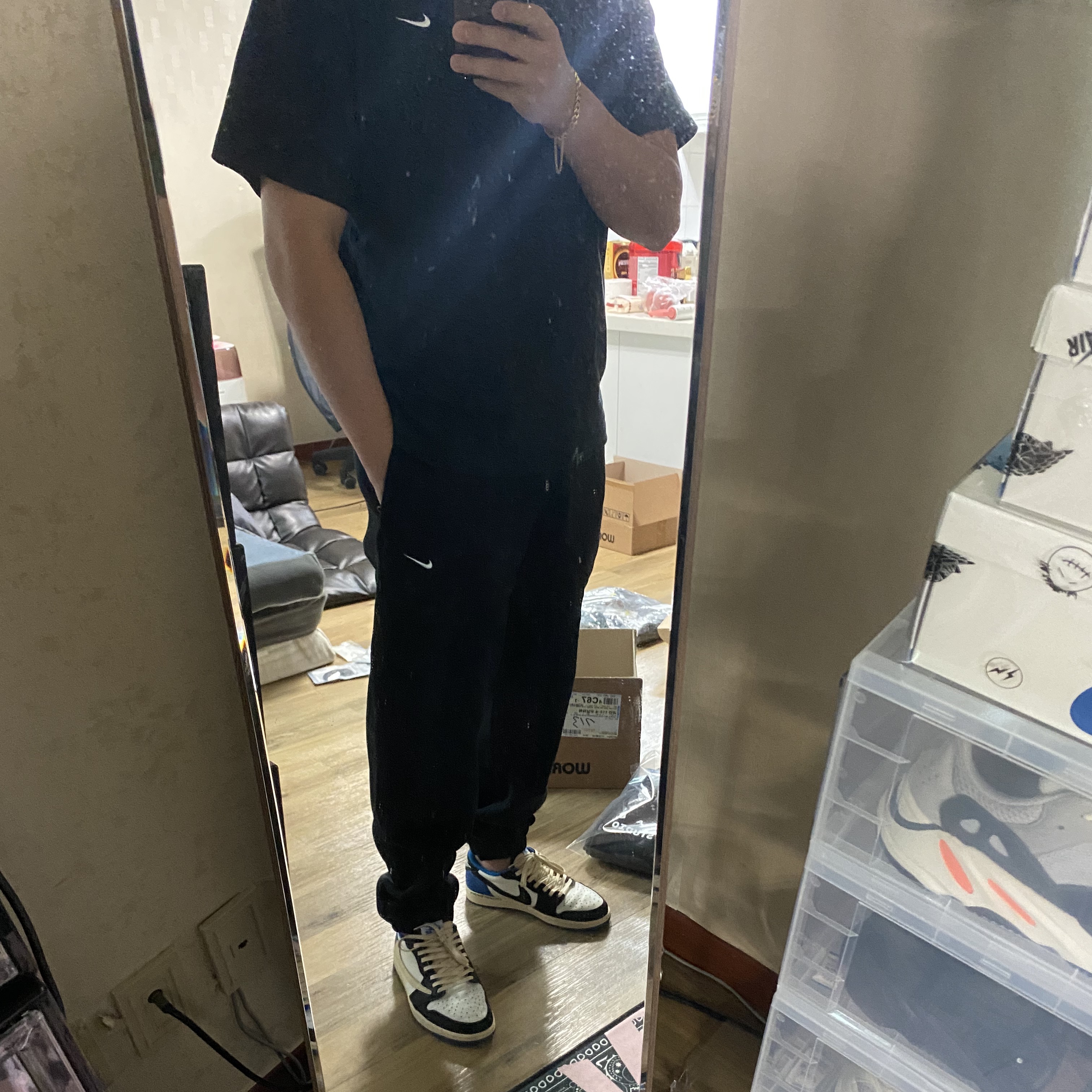 Nike NRG Solo Swoosh Fleece Pants Black White - Asia, Jordan 1 x Travis Scott x Fragment Retro Low OG SP Military Blue 착용 스타일