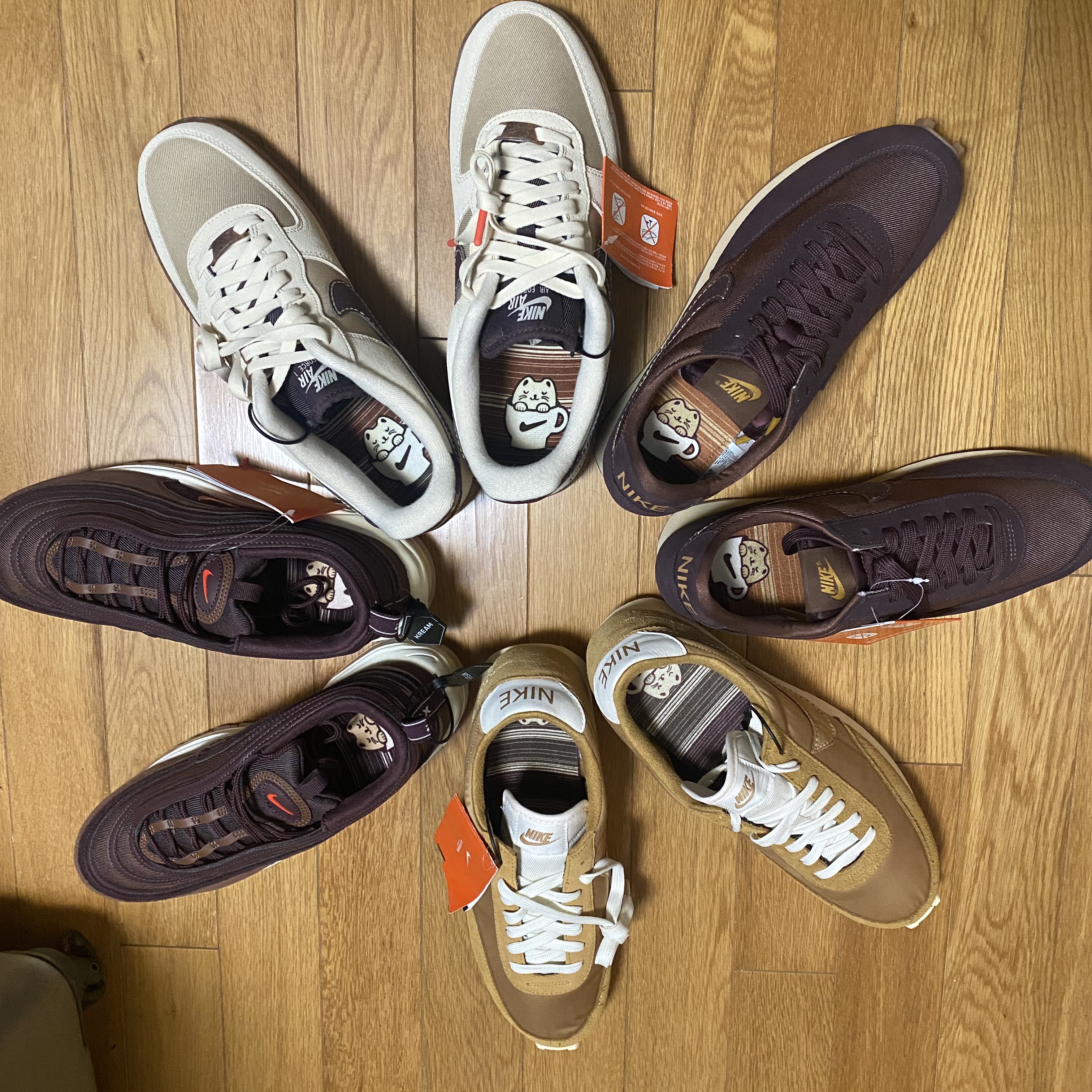 (W) Nike Daybreak Wheat Pale Ivory, Nike Air Force 1 '07 LV8 Coffee 착용 스타일 - 1