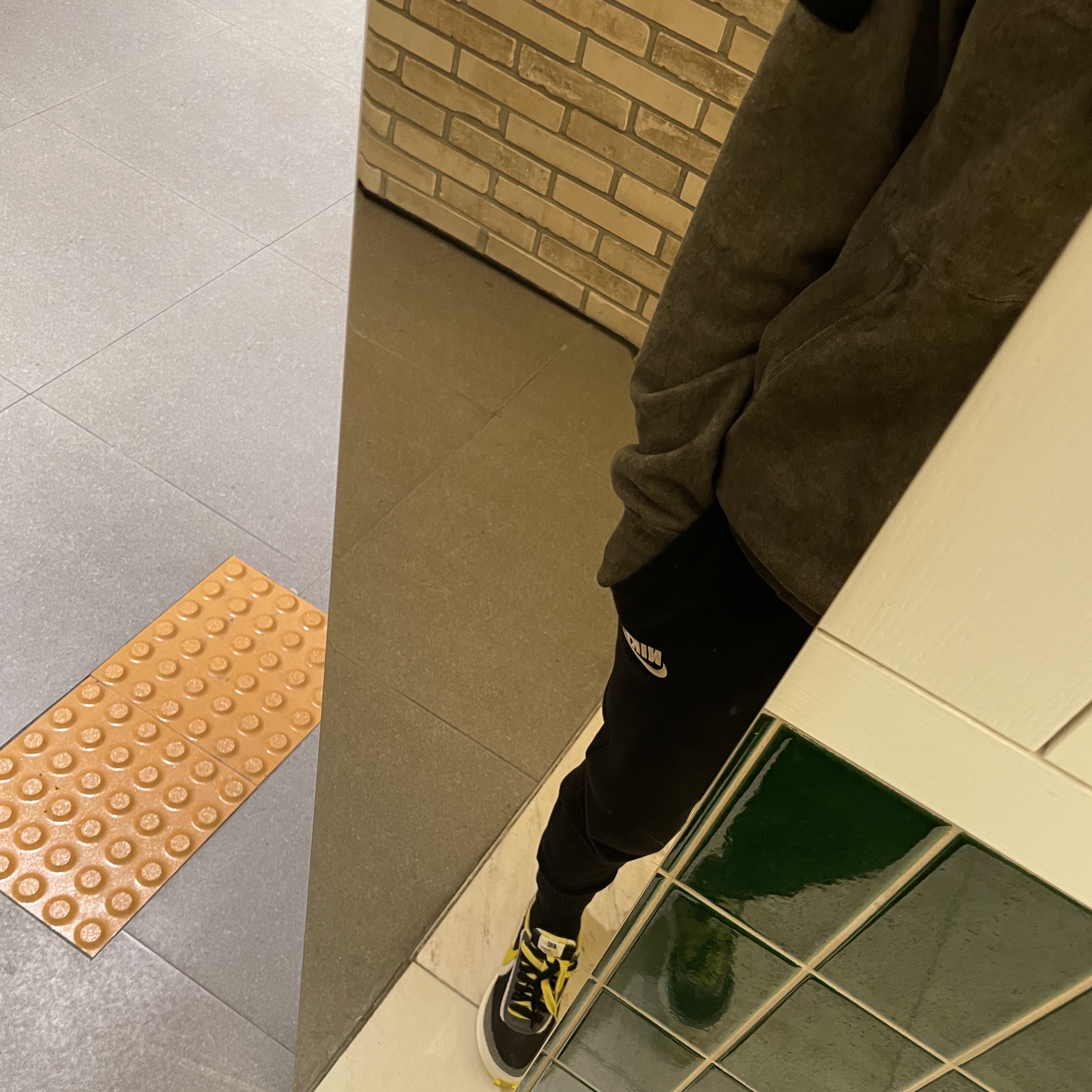 Nike x Sacai x Undercover LDWaffle Black Bright Citron 착용 스타일 - 3