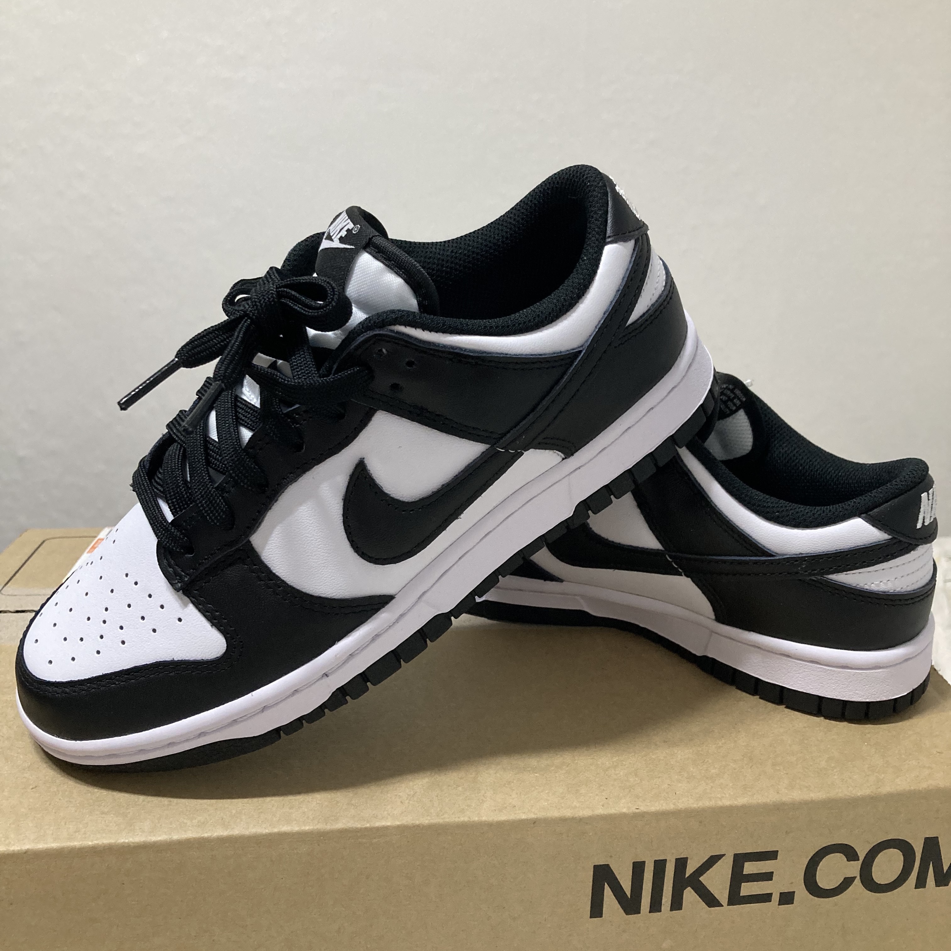 (W) Nike Dunk Low Black 착용 스타일 - 1