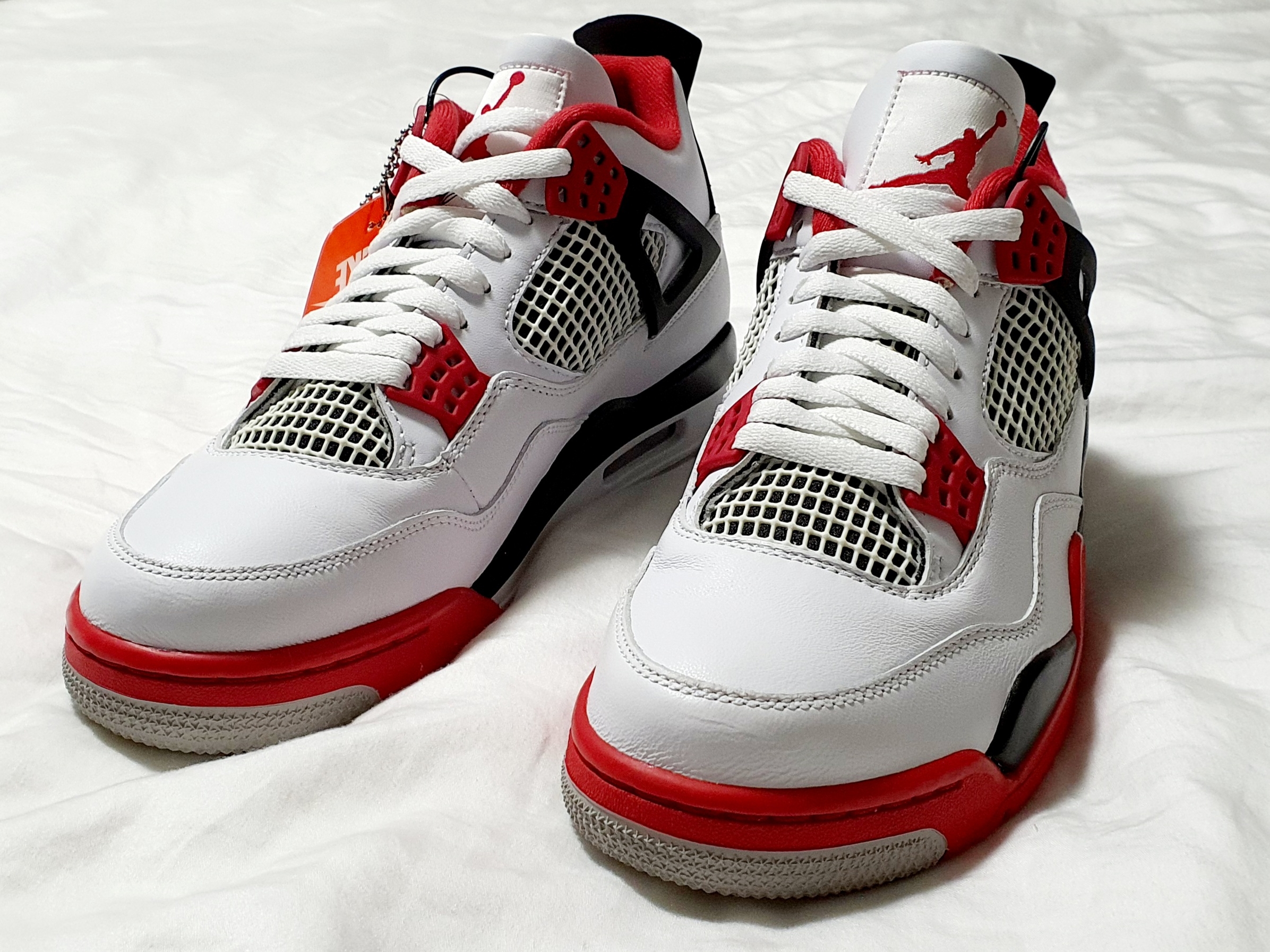 Jordan 4 Retro OG Fire Red 2020 착용 스타일 - 3