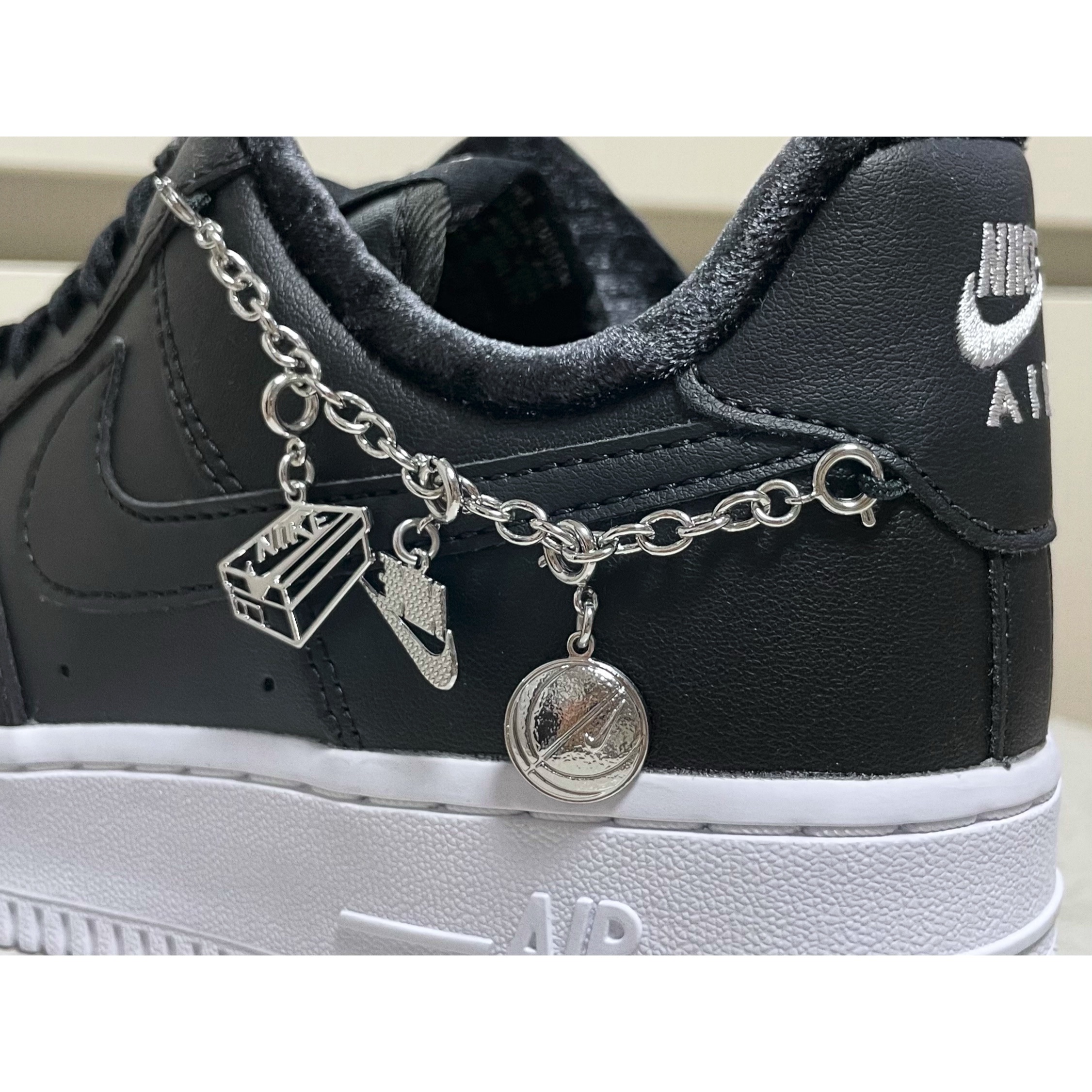 (W) Nike Air Force 1 '07 LX Black Pendant, (W) Nike Air Force 1 '07 LX White Pendant 착용 스타일 - 2