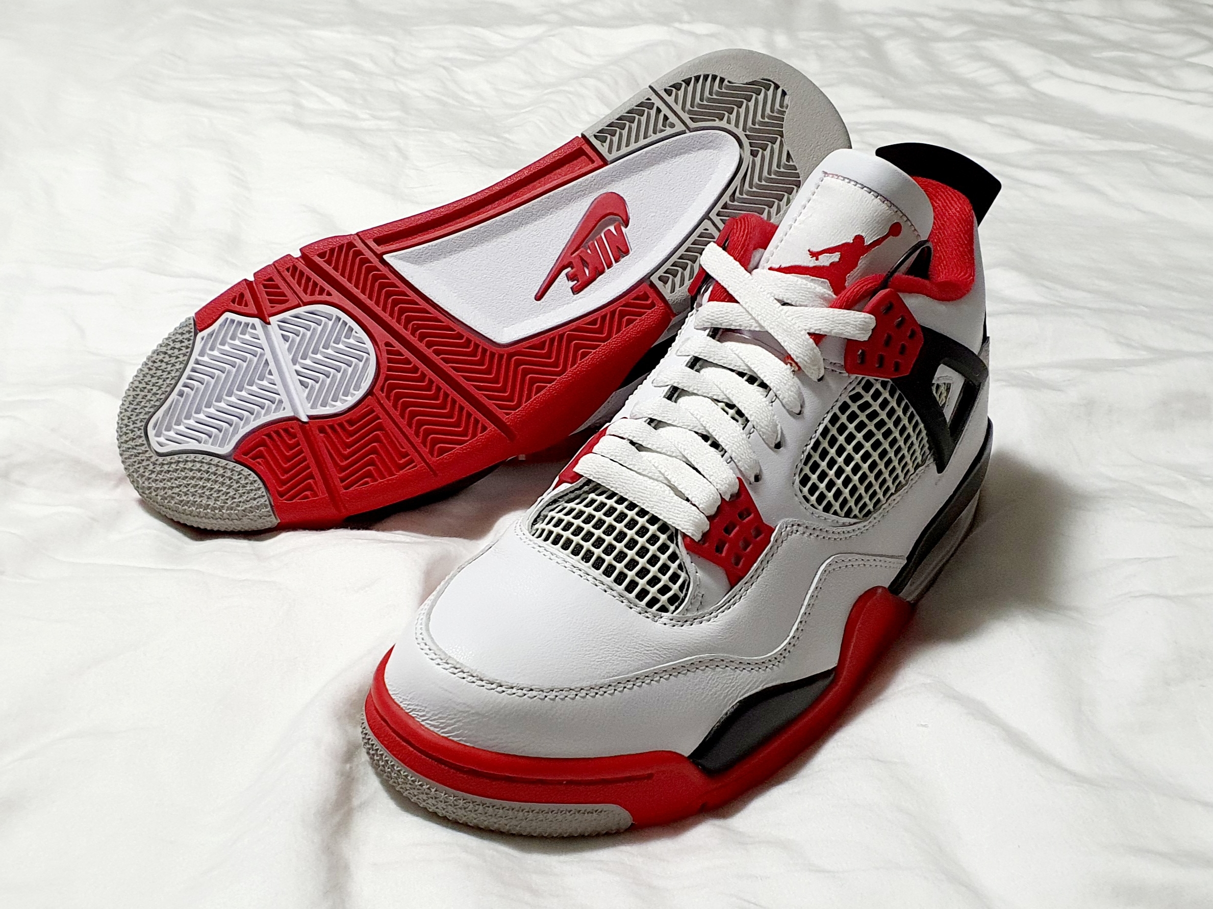 Jordan 4 Retro OG Fire Red 2020 착용 스타일 - 2