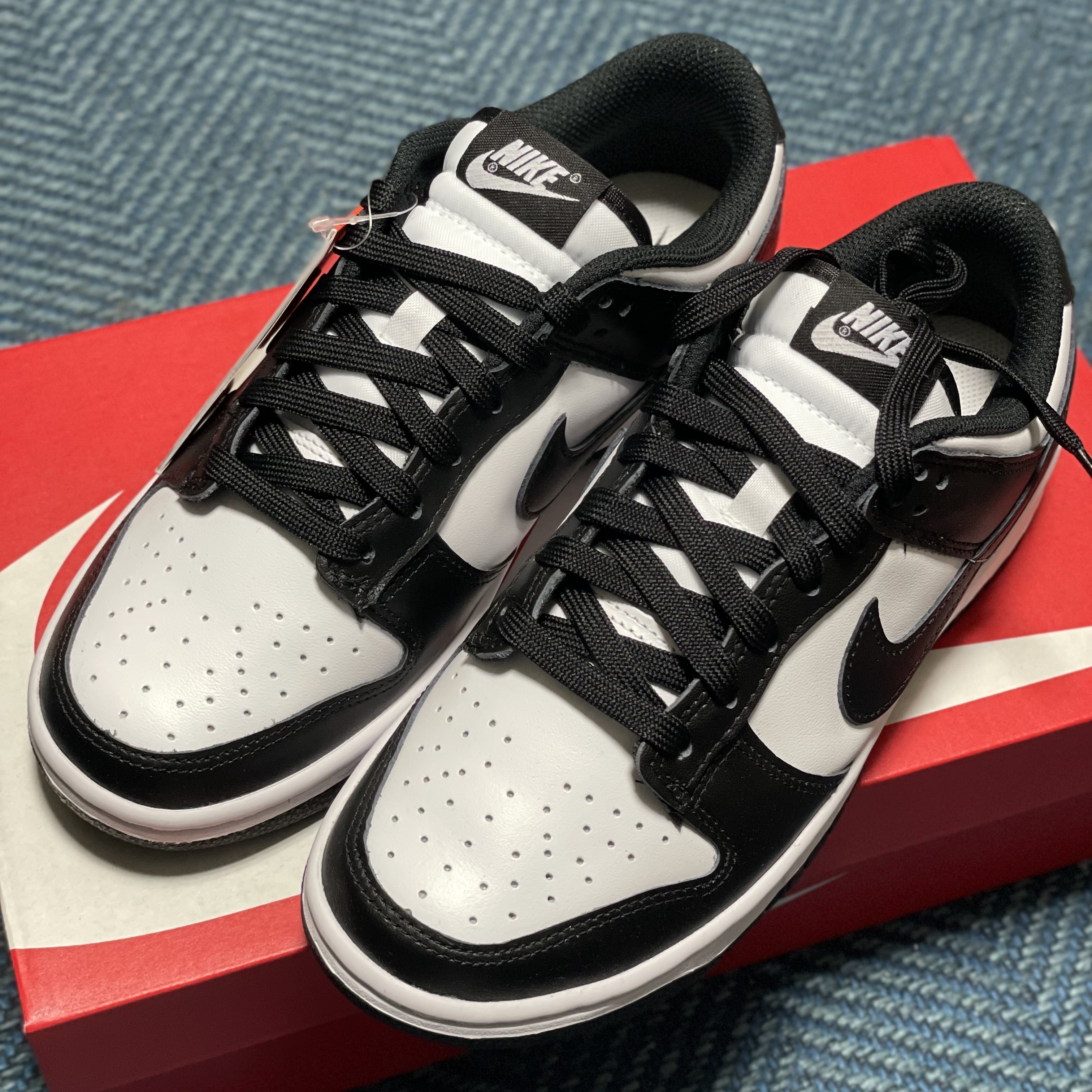(W) Nike Dunk Low Black 착용 스타일 - 1