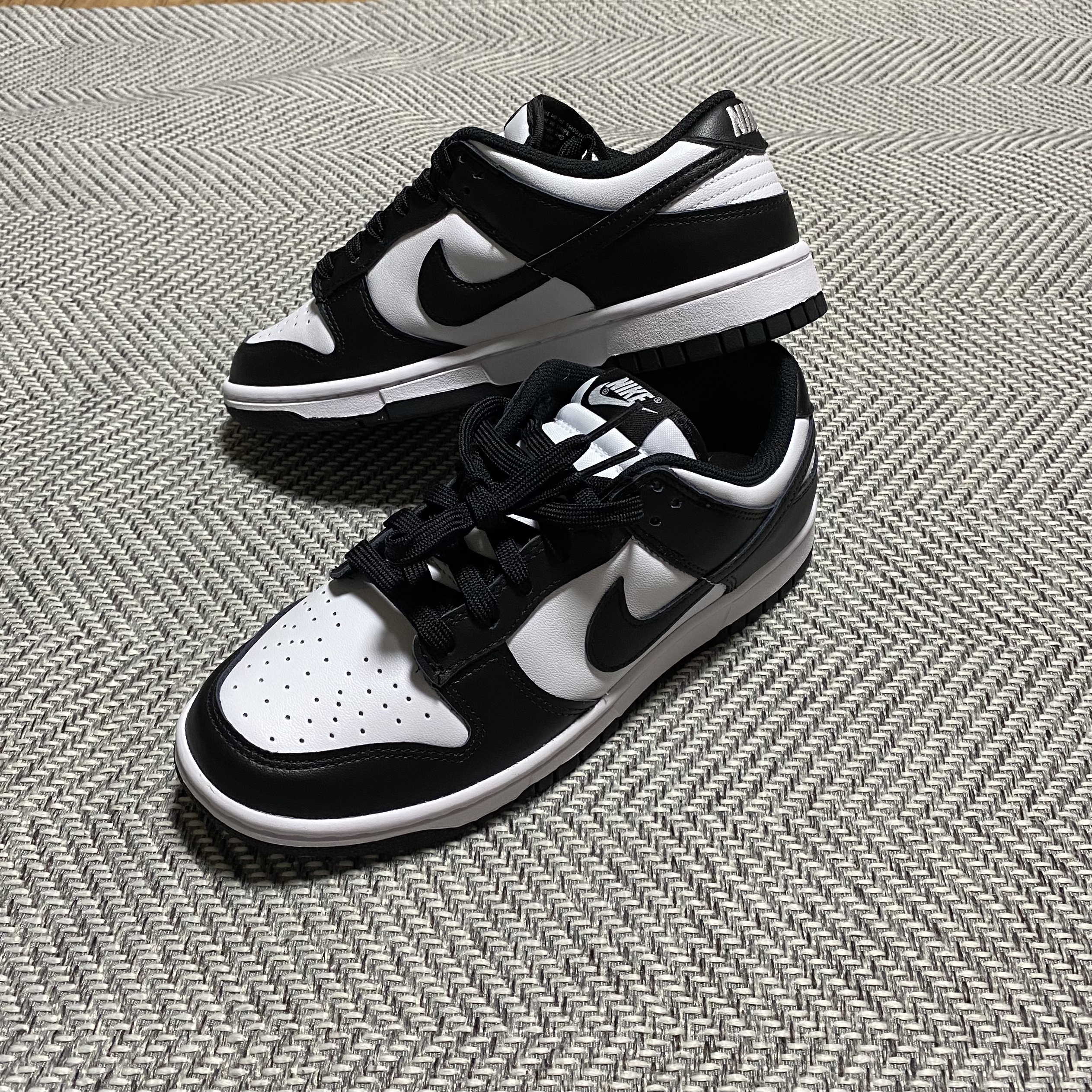 (W) Nike Dunk Low Black, Nike Dunk Low Retro Black 착용 스타일 - 3