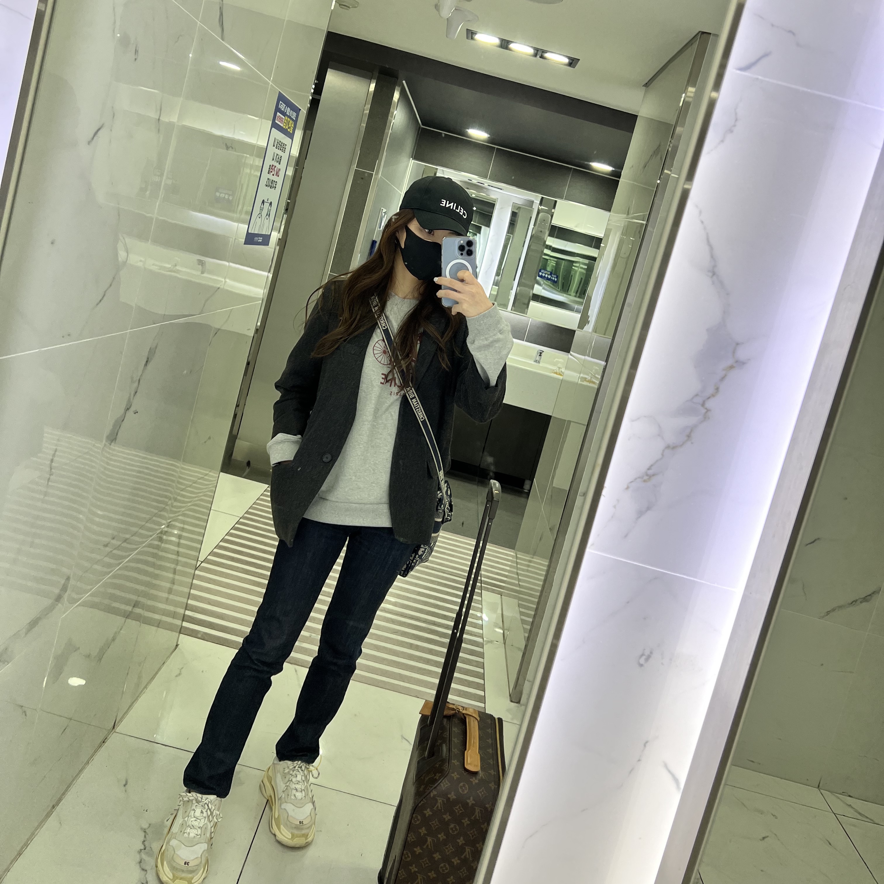 Balenciaga Triple S White 2018 착용 스타일 - 1