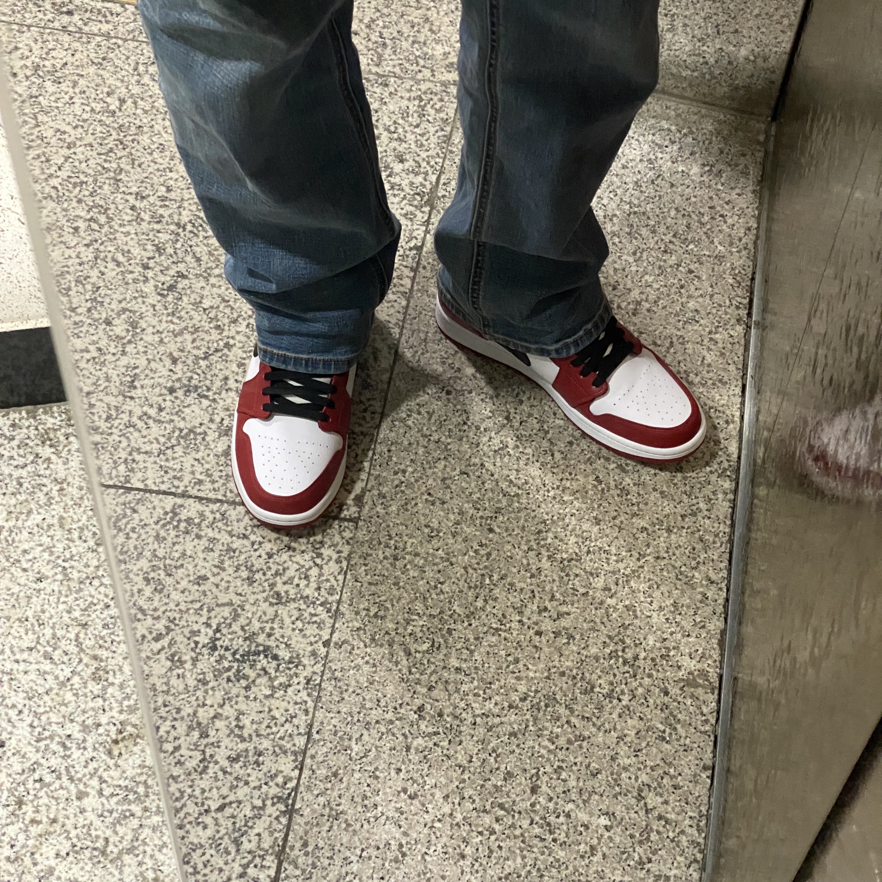 Jordan 1 Mid Chicago 2020 착용 스타일 - 2