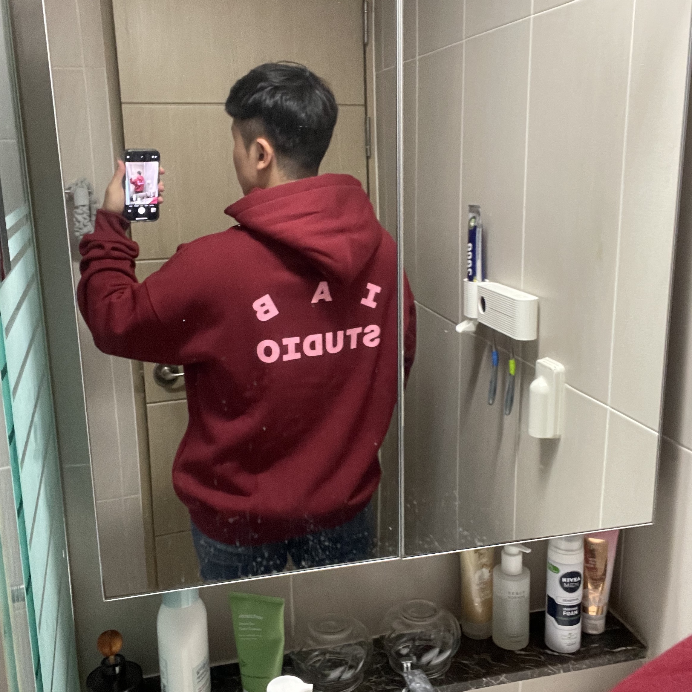 IAB Studio Hoodie Raspberry, IAB Studio Hoodie Brown 착용 스타일