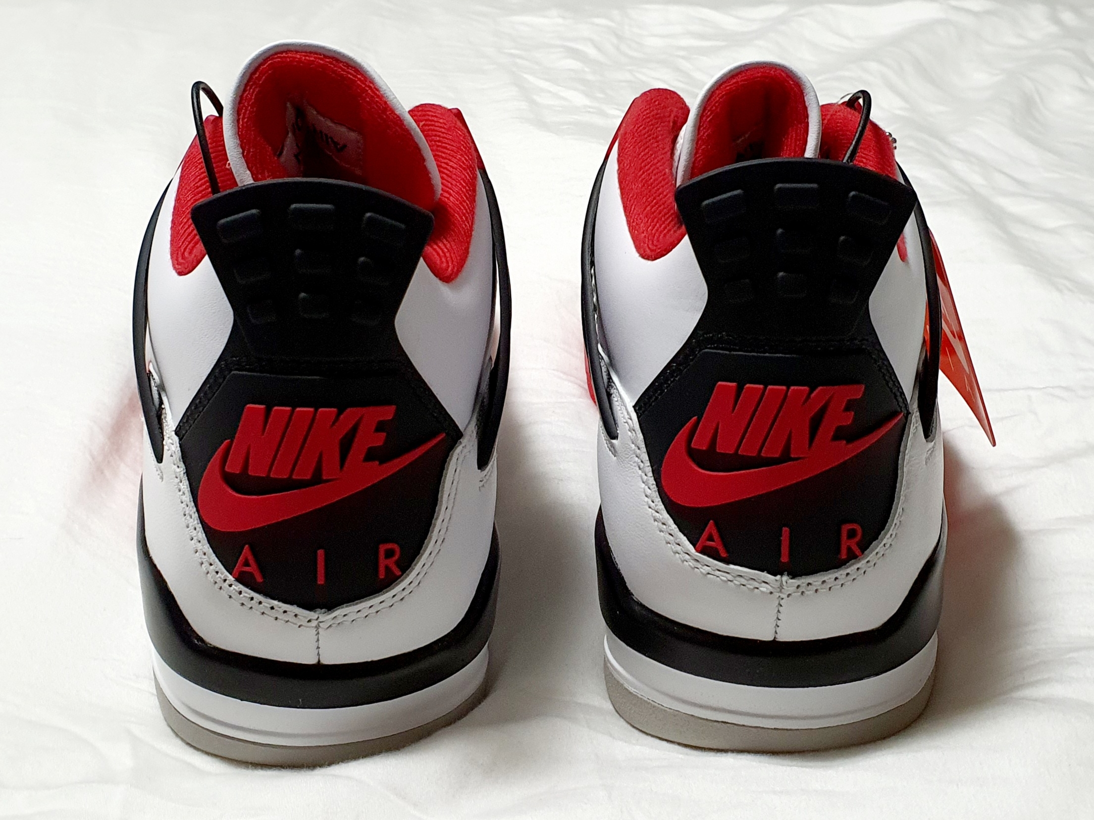 Jordan 4 Retro OG Fire Red 2020 착용 스타일 - 4