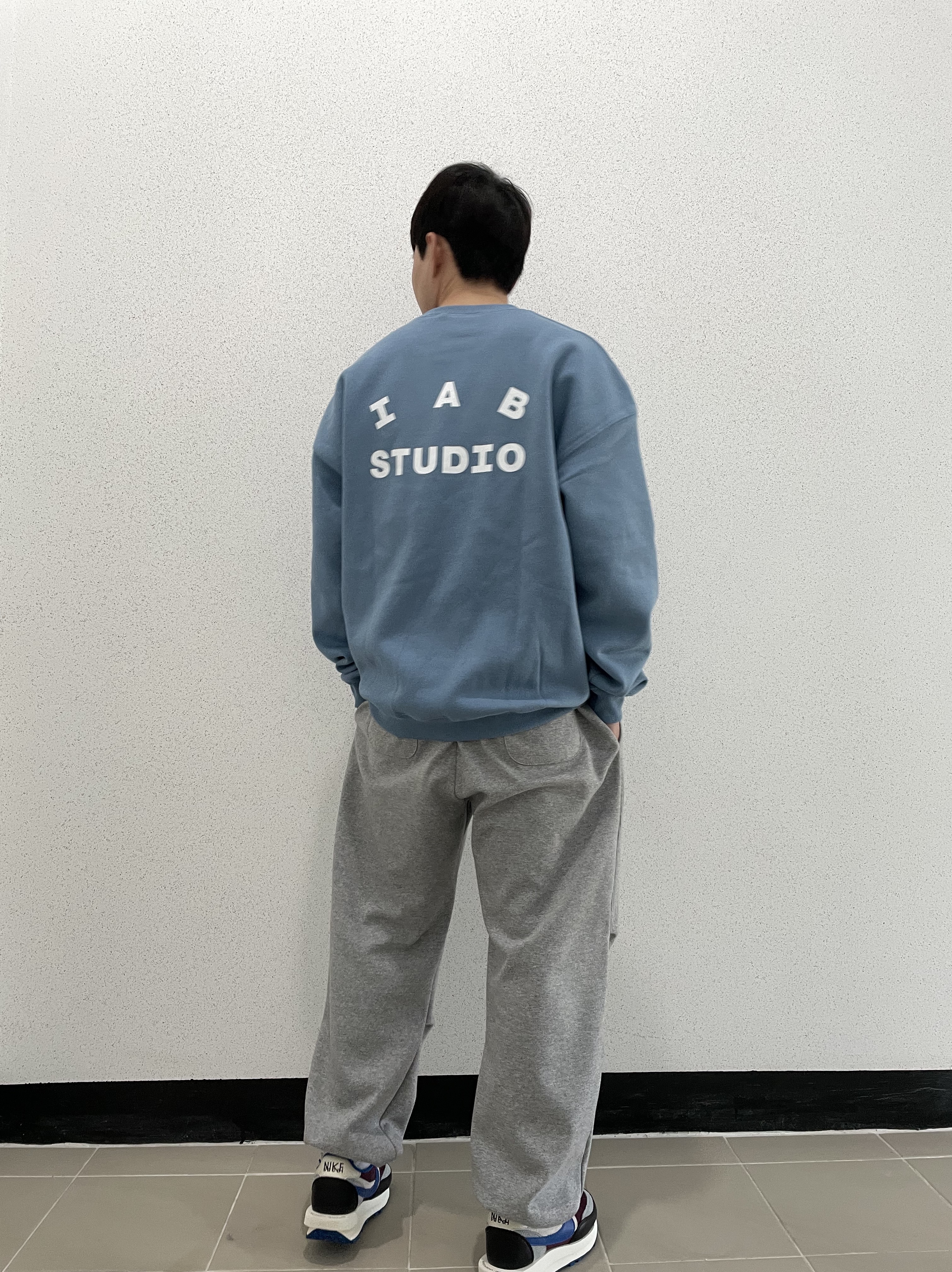 IAB Studio Crewneck Sky Blue, Nike x Sacai x Undercover LDWaffle Night Maroon Team Royal 착용 스타일 - 3